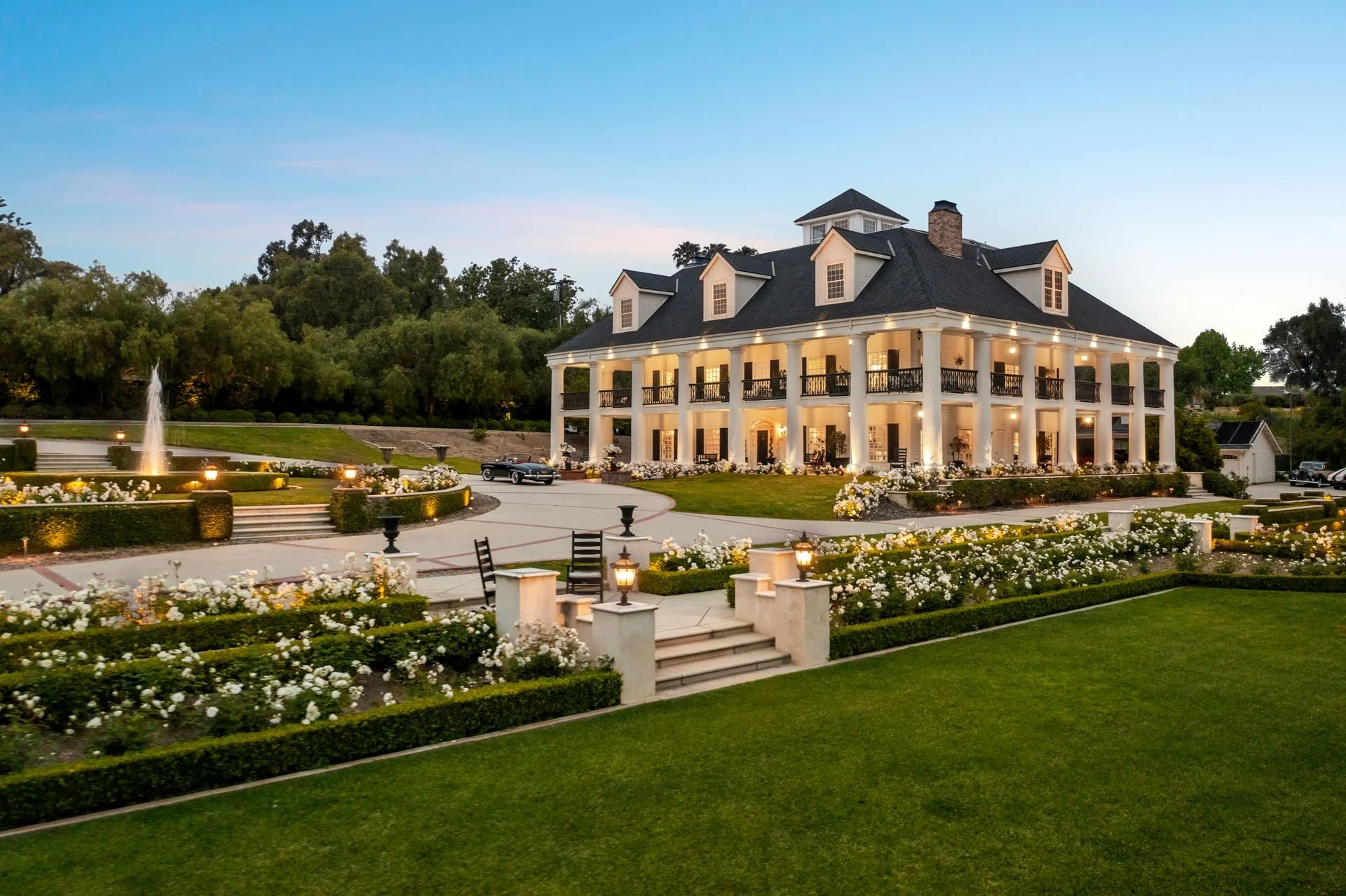 02-mansion-and-fountain.jpg