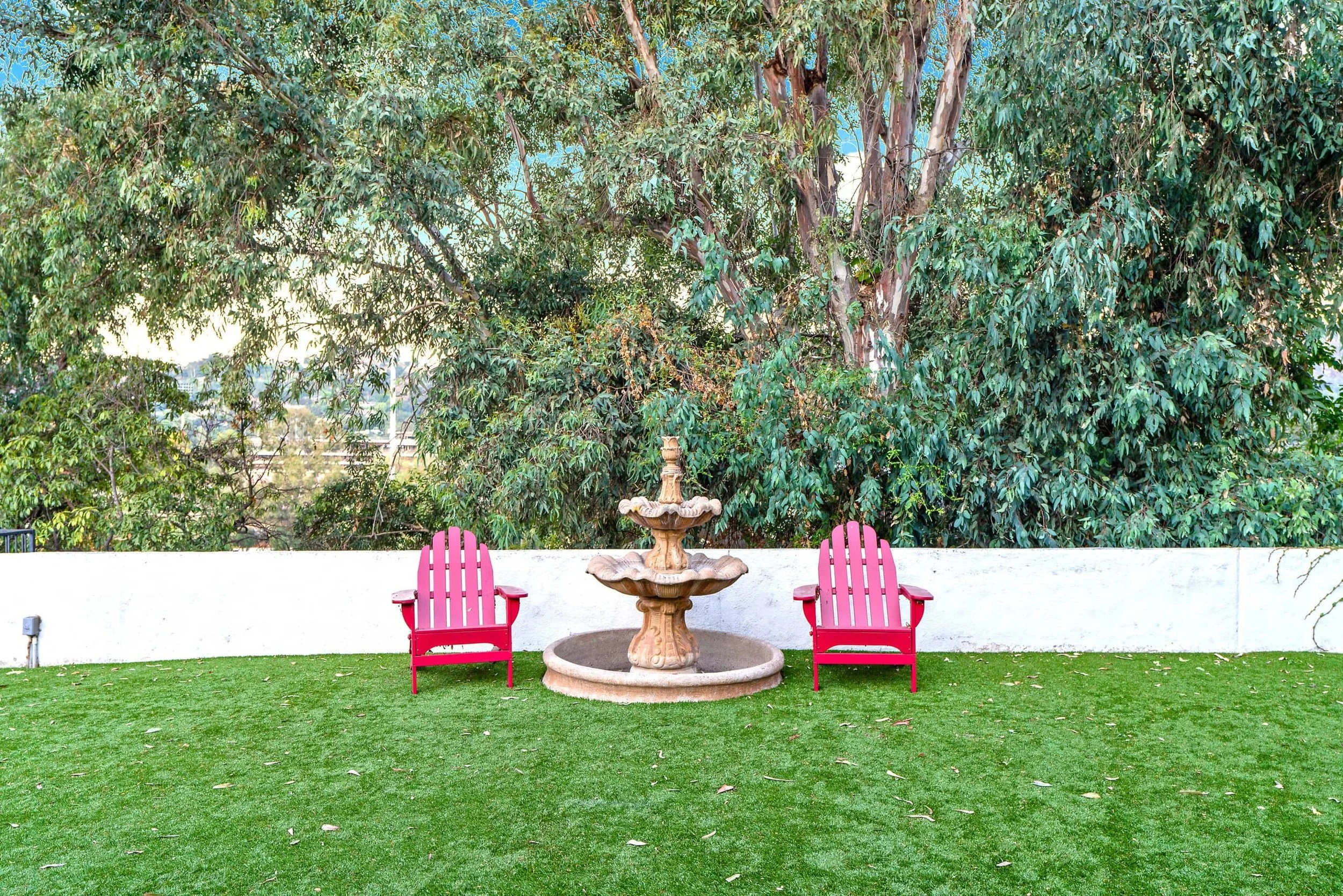 PL4102-034-garden-fountain-and-chairs.jpg