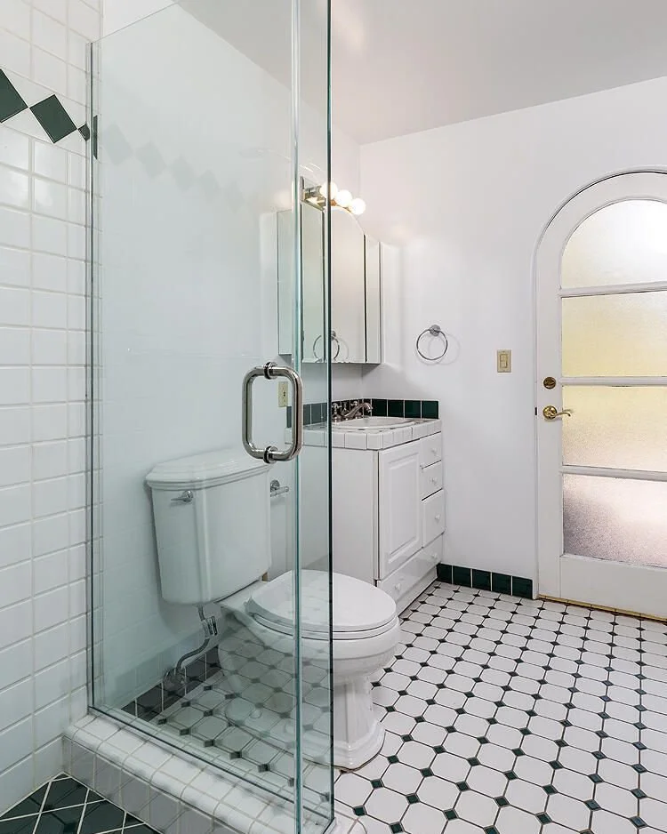 15_PL-4106_downstairs-shower.jpg