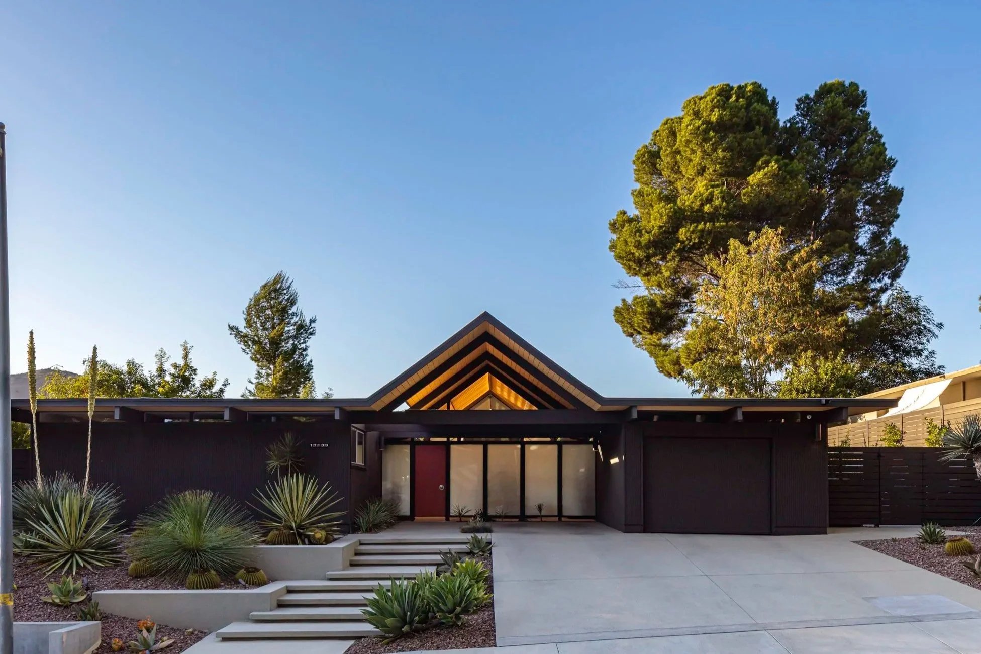 Granada Hills - Eichler Modern | Granada Hills | 91344 | San Fernando Valley | Mid-Century Modern | Joseph Eichler | Eichler Home | Modern | House | Single Story | Atrium | Vaulted Ceilings | Exposed Beams | Wood Ceilings | Floor-to-Ceiling Glass | N