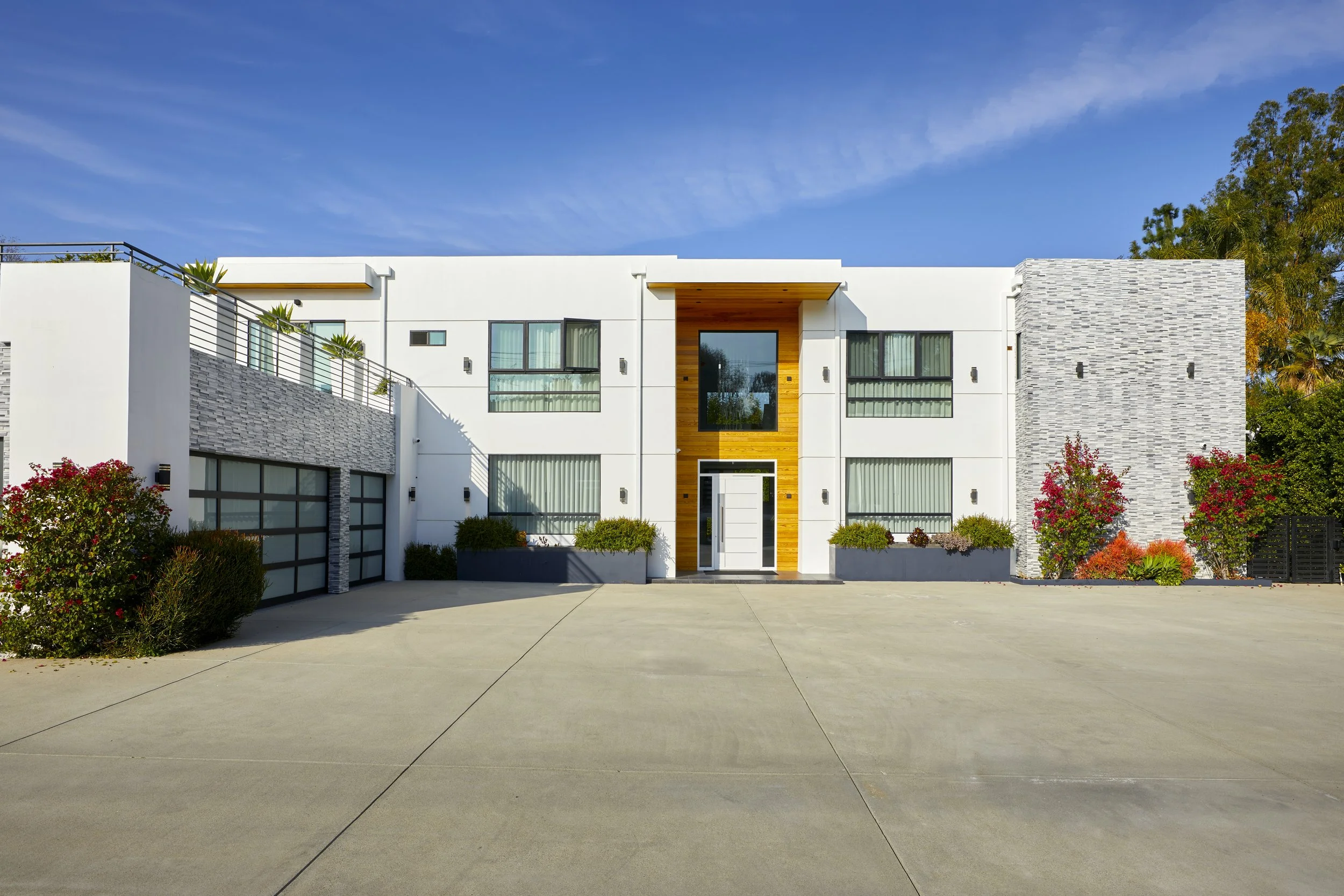 Tarzana - Modern Compound | Tarzana | 91356 | San Fernando Valley | Modern | Contemporary | House | Estate | Compound | Two Story | Large Driveway | Large Garage | Large Yard | Pool | Spa | Hot Tub | Natural Light | Open Floor Plan | High Ceilings | 