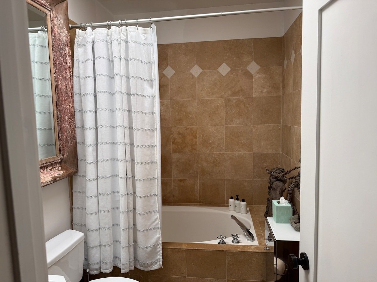 PL-7105-los-feliz-gated-villa-035.jpg