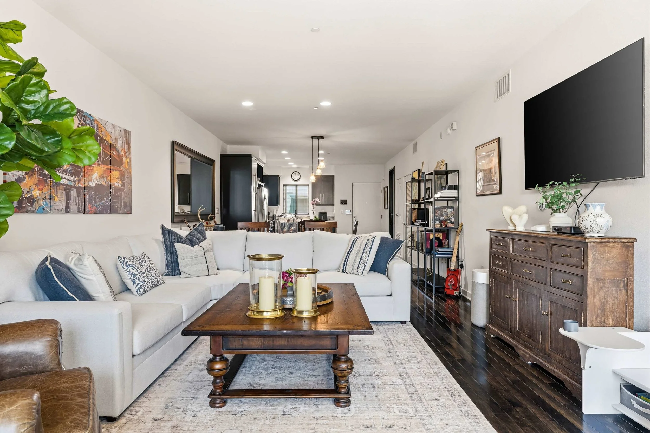 PL-4401-playa-vista-contemporary-condominium-037.jpg