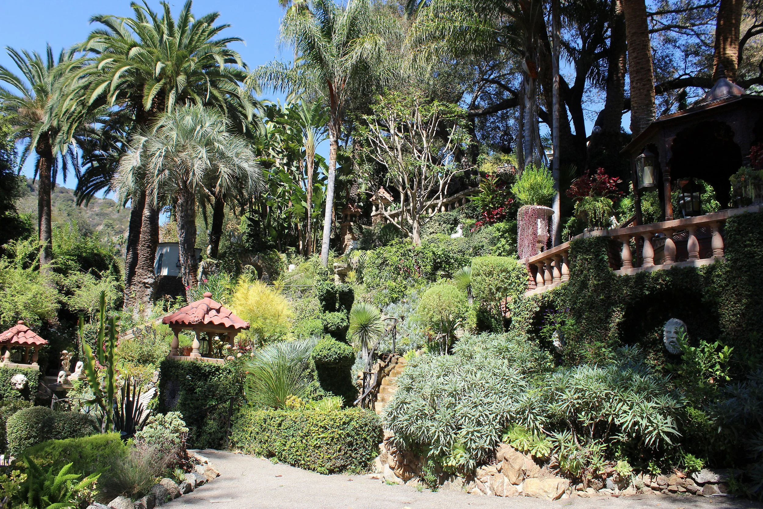 28_PL-3802_hillside-garden.jpg