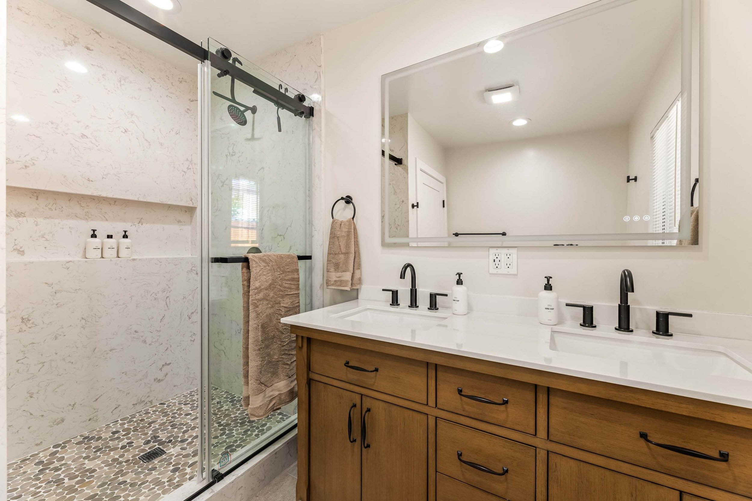 PL-7701-eagle-rock-warm-contemporary-023.jpg