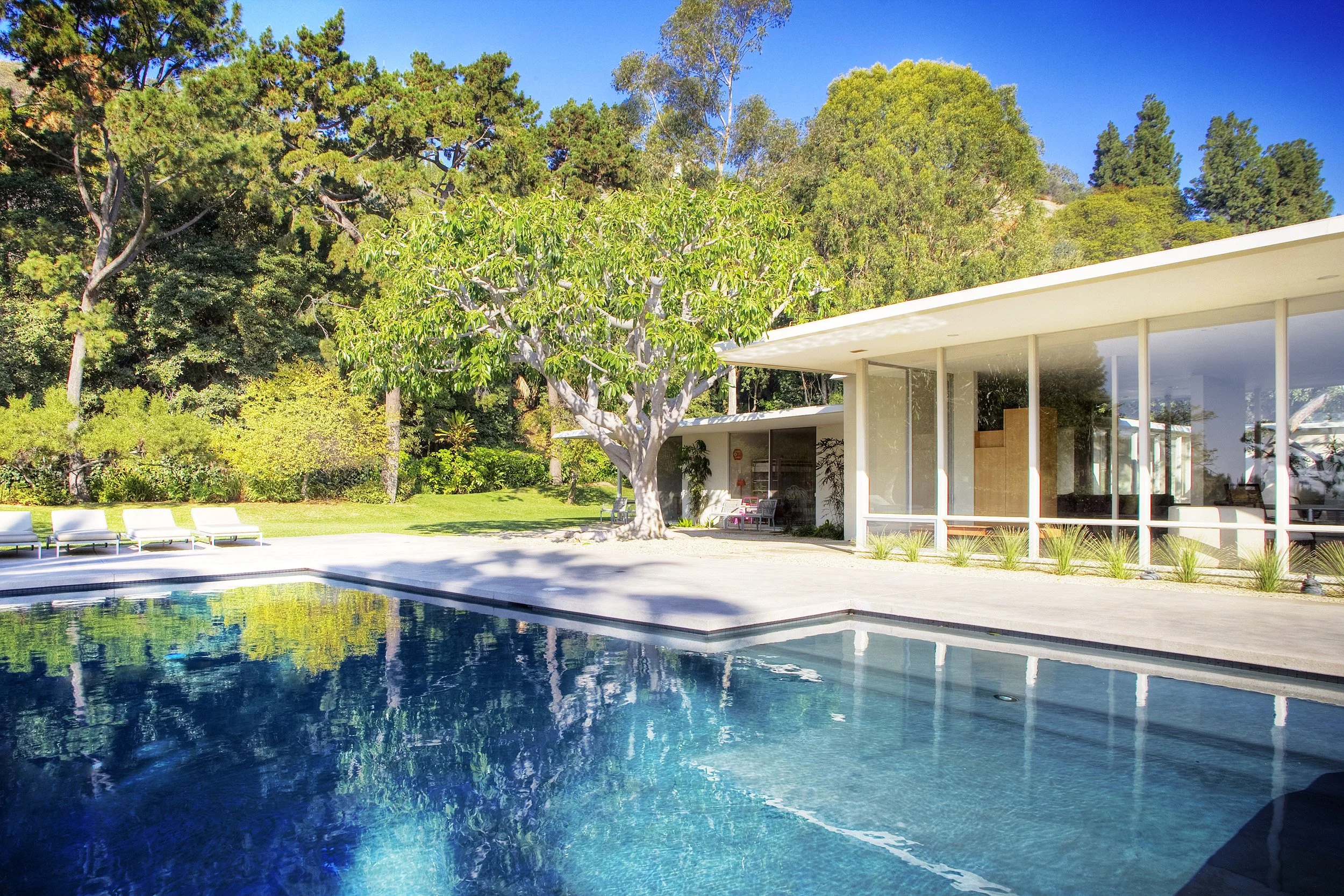 038-Simon-House-Pool-Patio-04.jpg