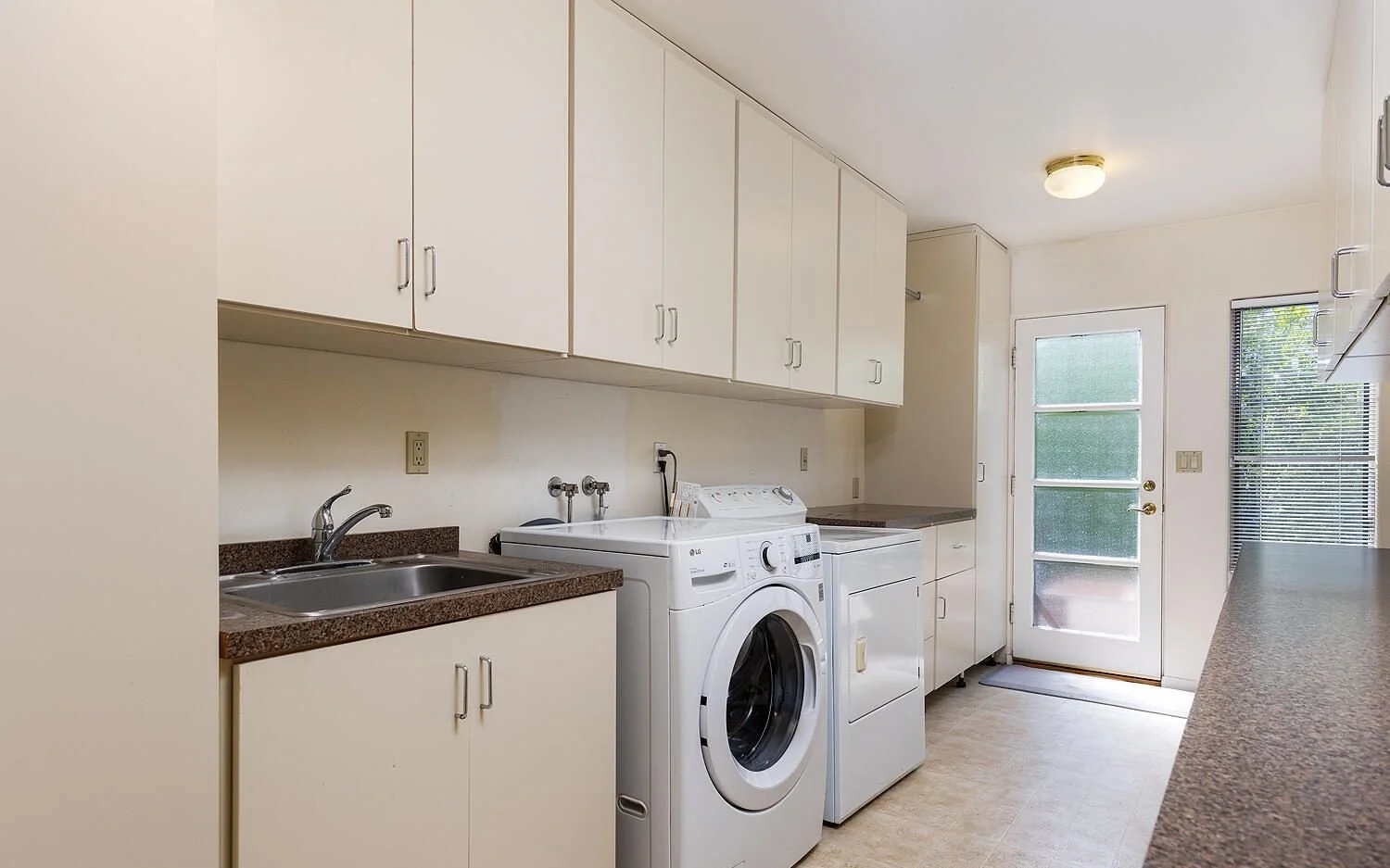 16_PL-4106_laundry-room.jpg
