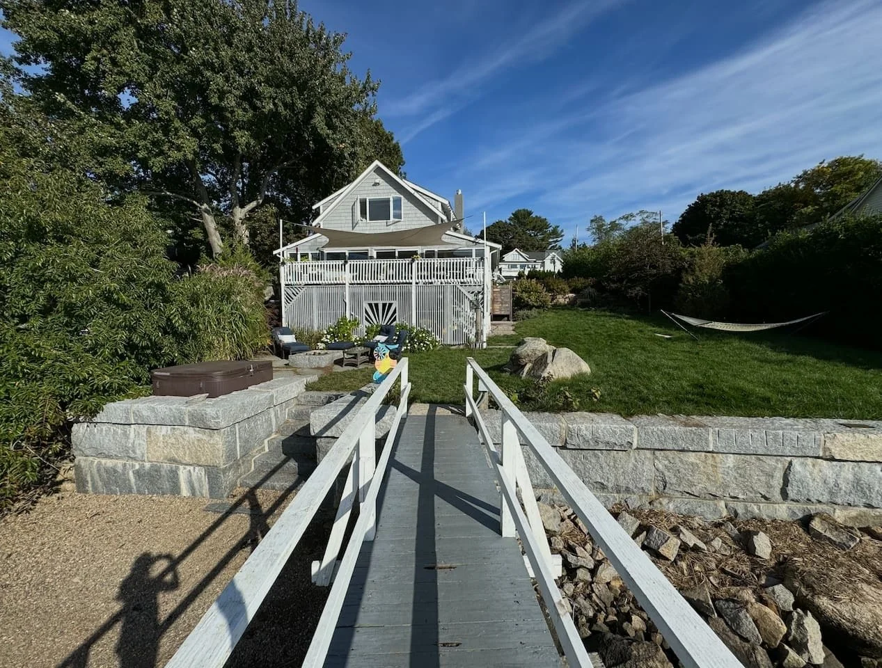 PL-8901-gloucester-waterfront-dock-house-001.jpg