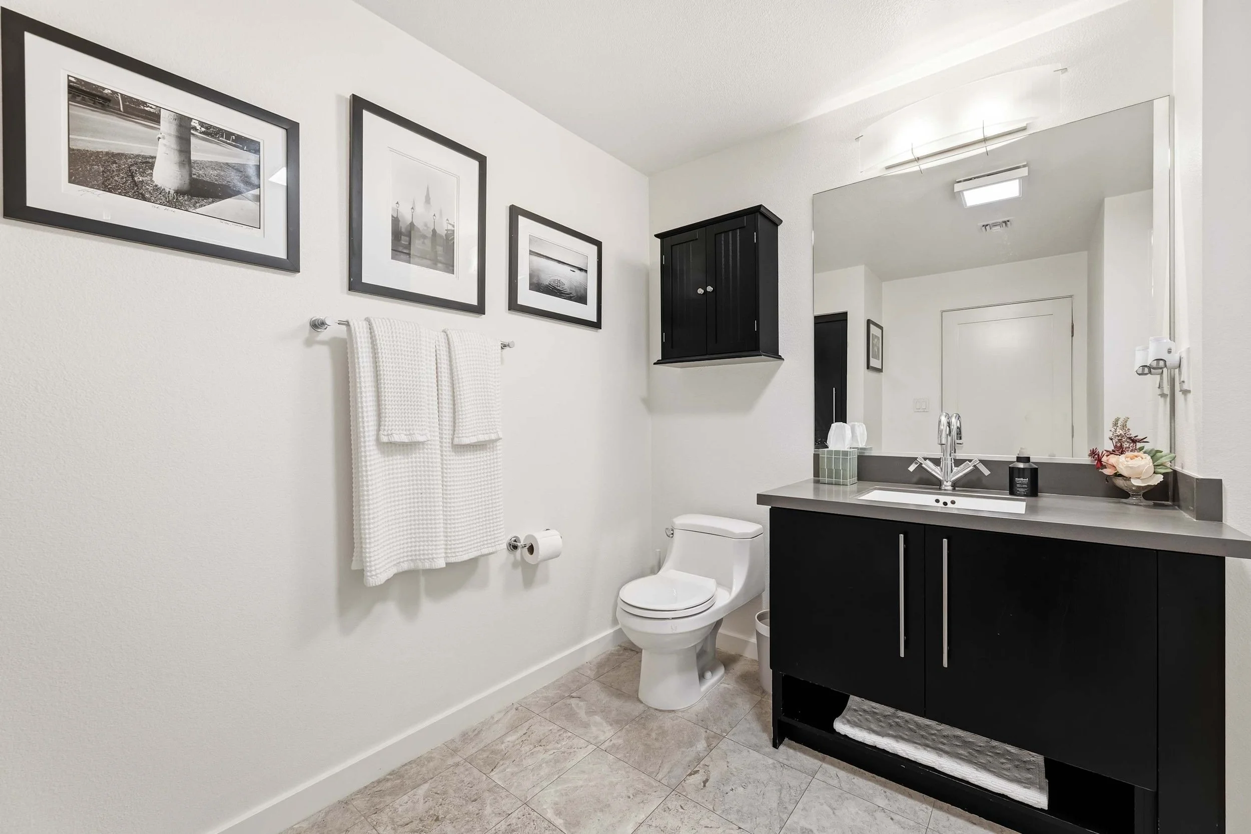 PL-4401-playa-vista-contemporary-condominium-010.jpg