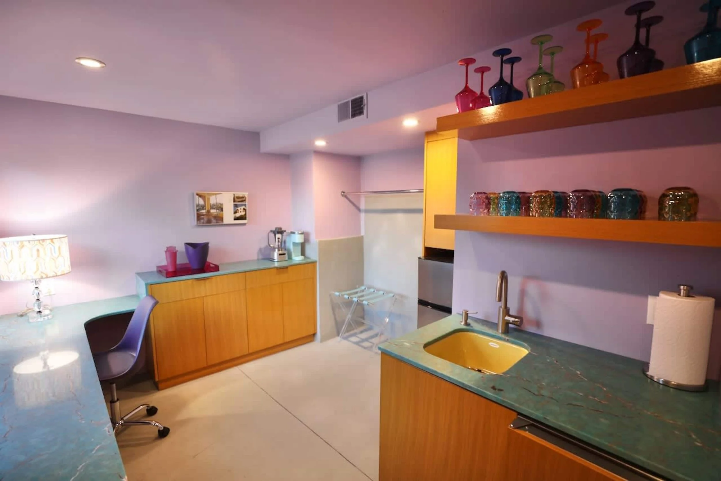 029_Pool_House_Kitchenette_with_Refridgerator_Microwave_Ice_Maker_Coffee_Maker_Blender.jpg