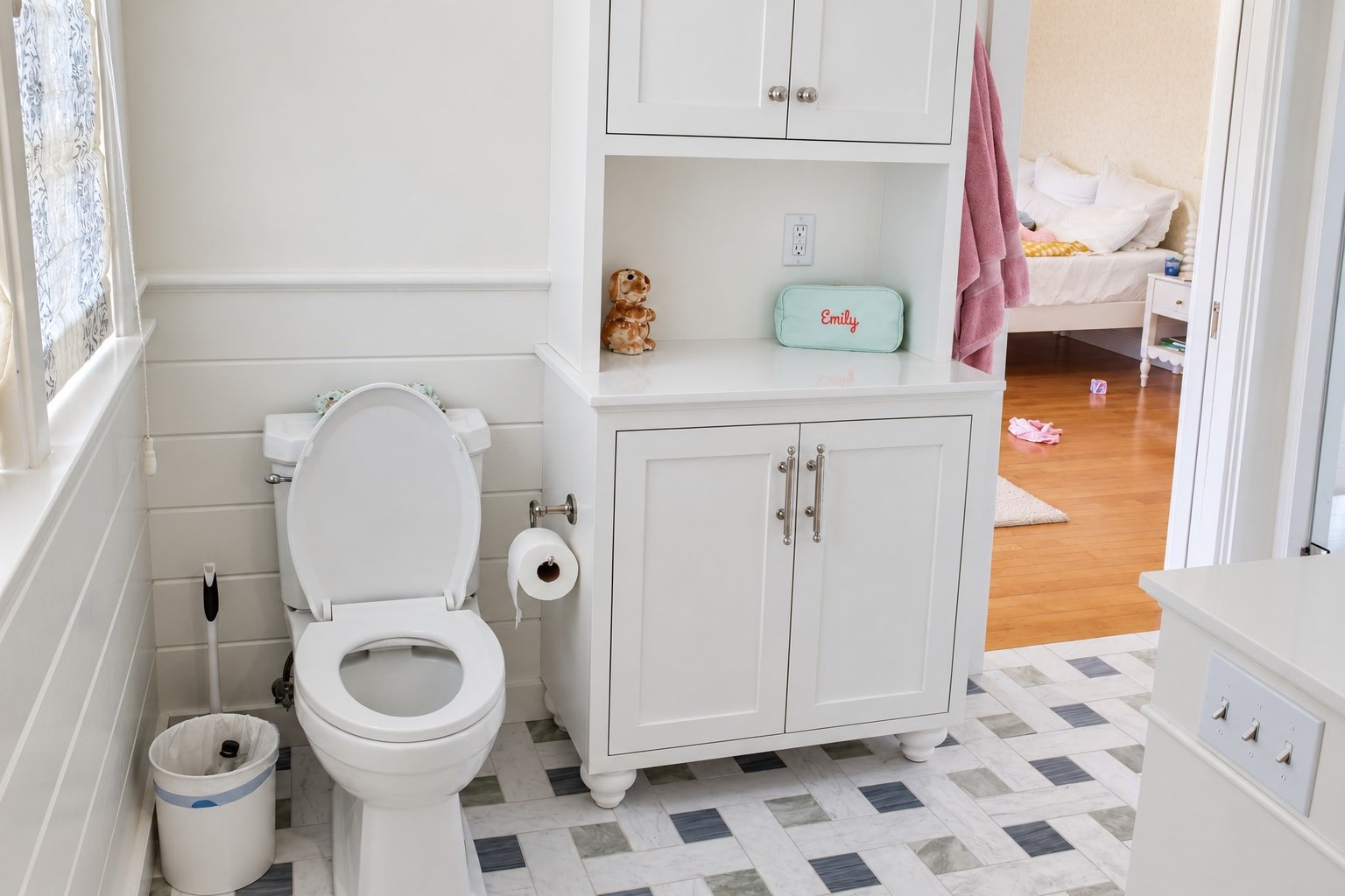 32_PL-4107_bathroom-built-in-cabinetry.jpg
