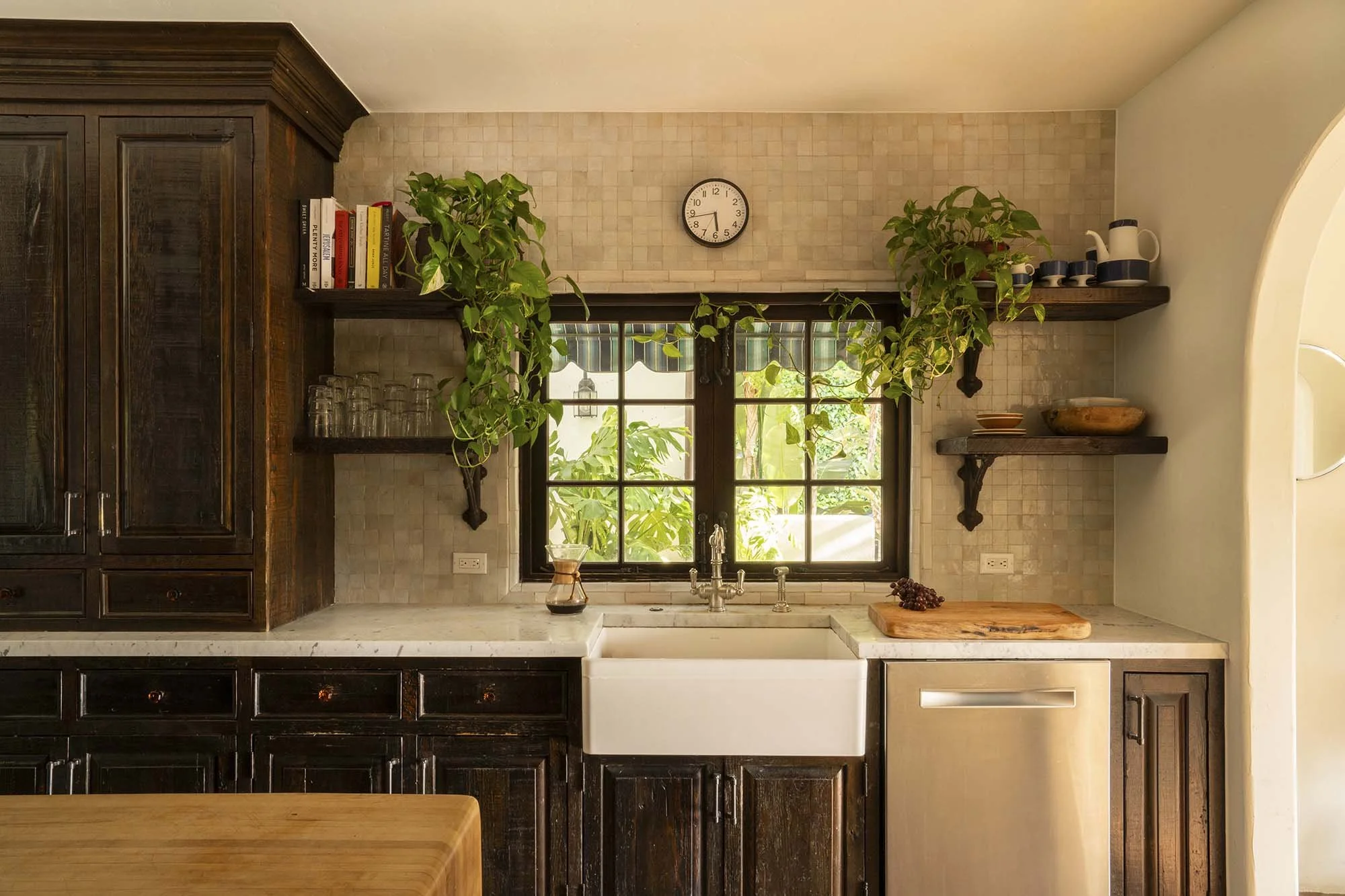 PL6014-022-kitchen-farmhouse-sink-dark-cabinets-open-shelves.jpg