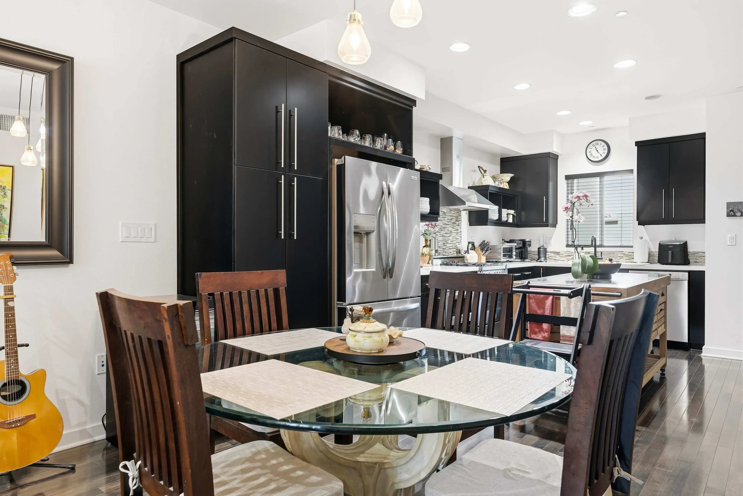 PL-4401-playa-vista-contemporary-condominium-003.jpg
