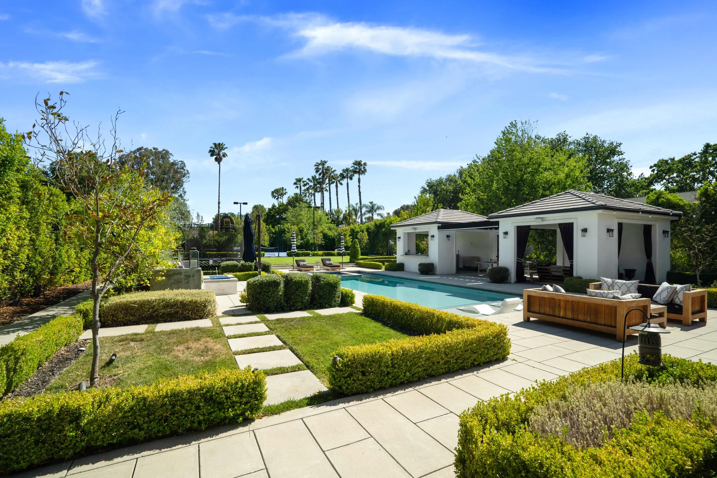 Collins-36-backyard.jpg