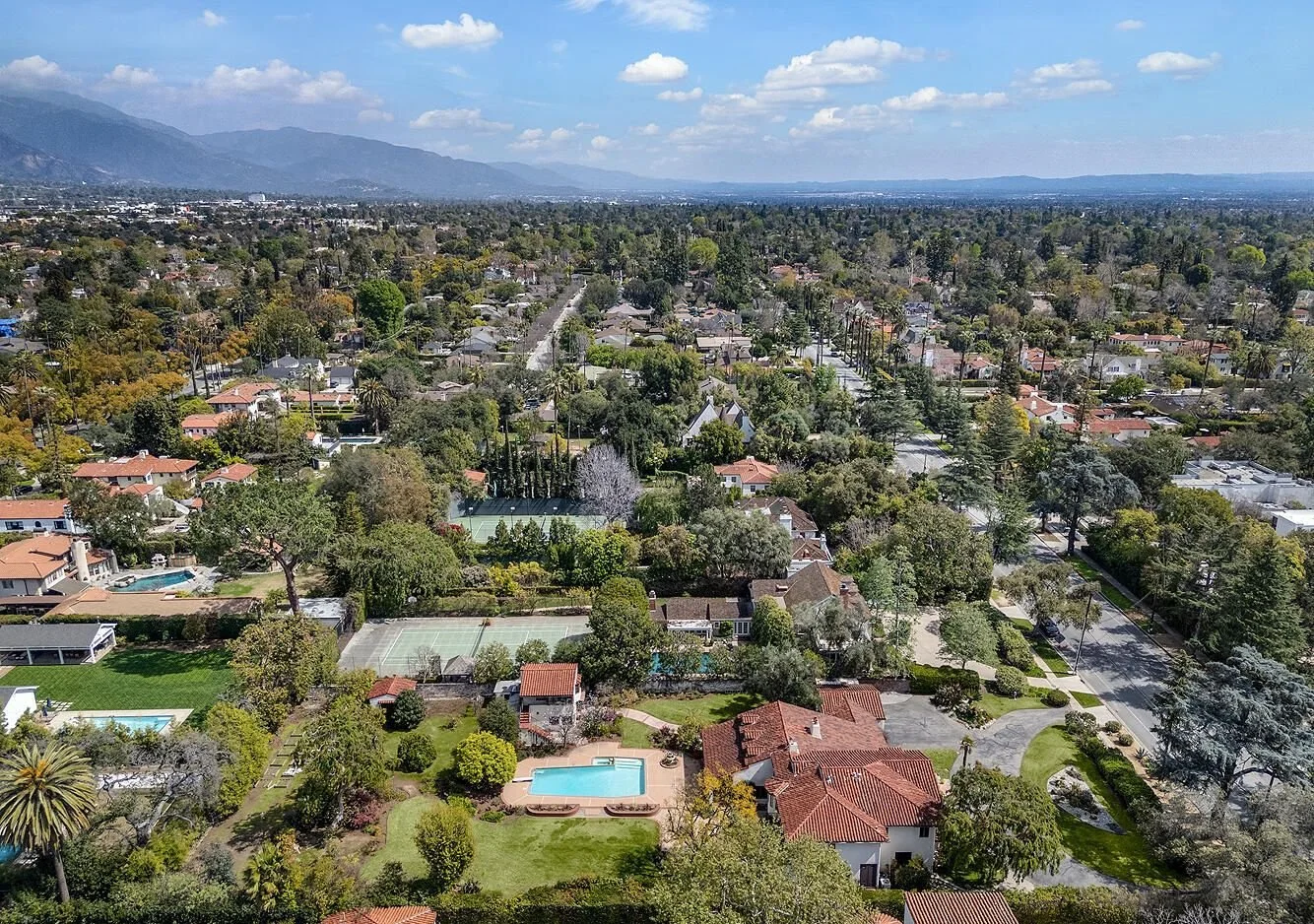 24_PL-4106_estate-and-neighborhood-aerial.jpg