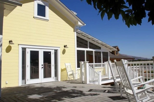 024_9466_porch2.jpg