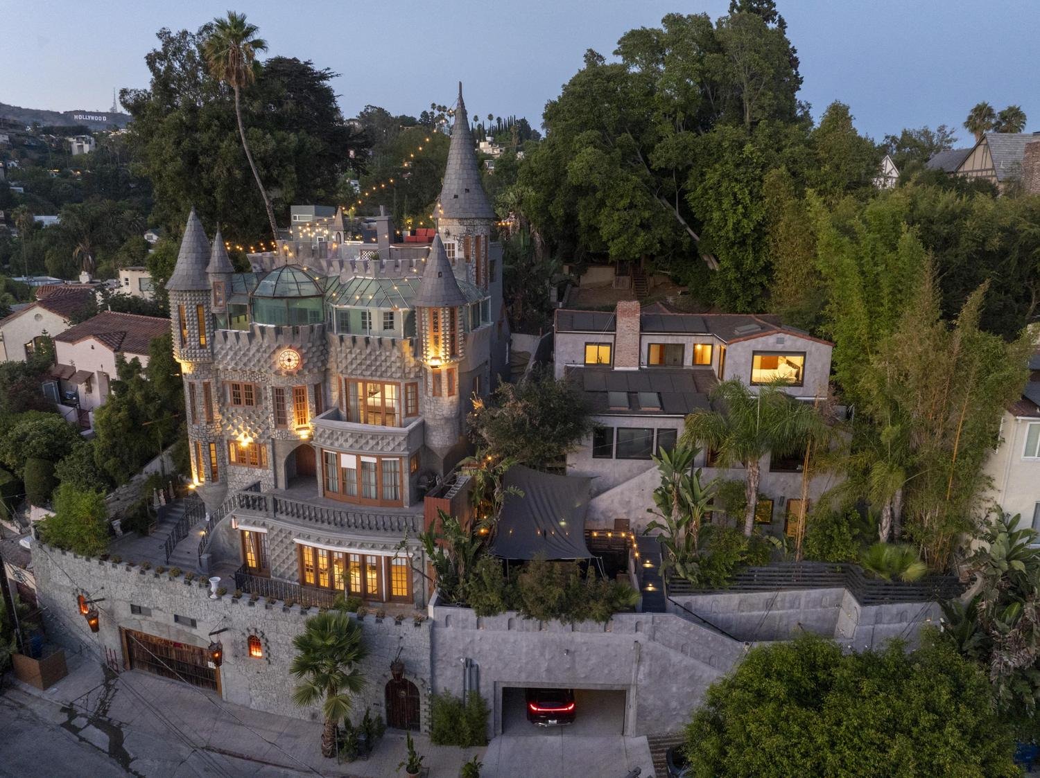001-castle-ivar-exterior-aerial.jpg