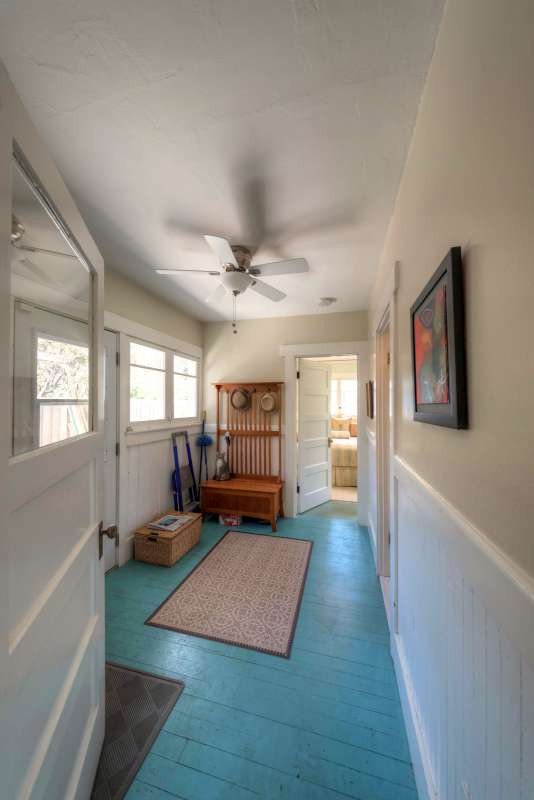 080_10942_mudroom.jpg