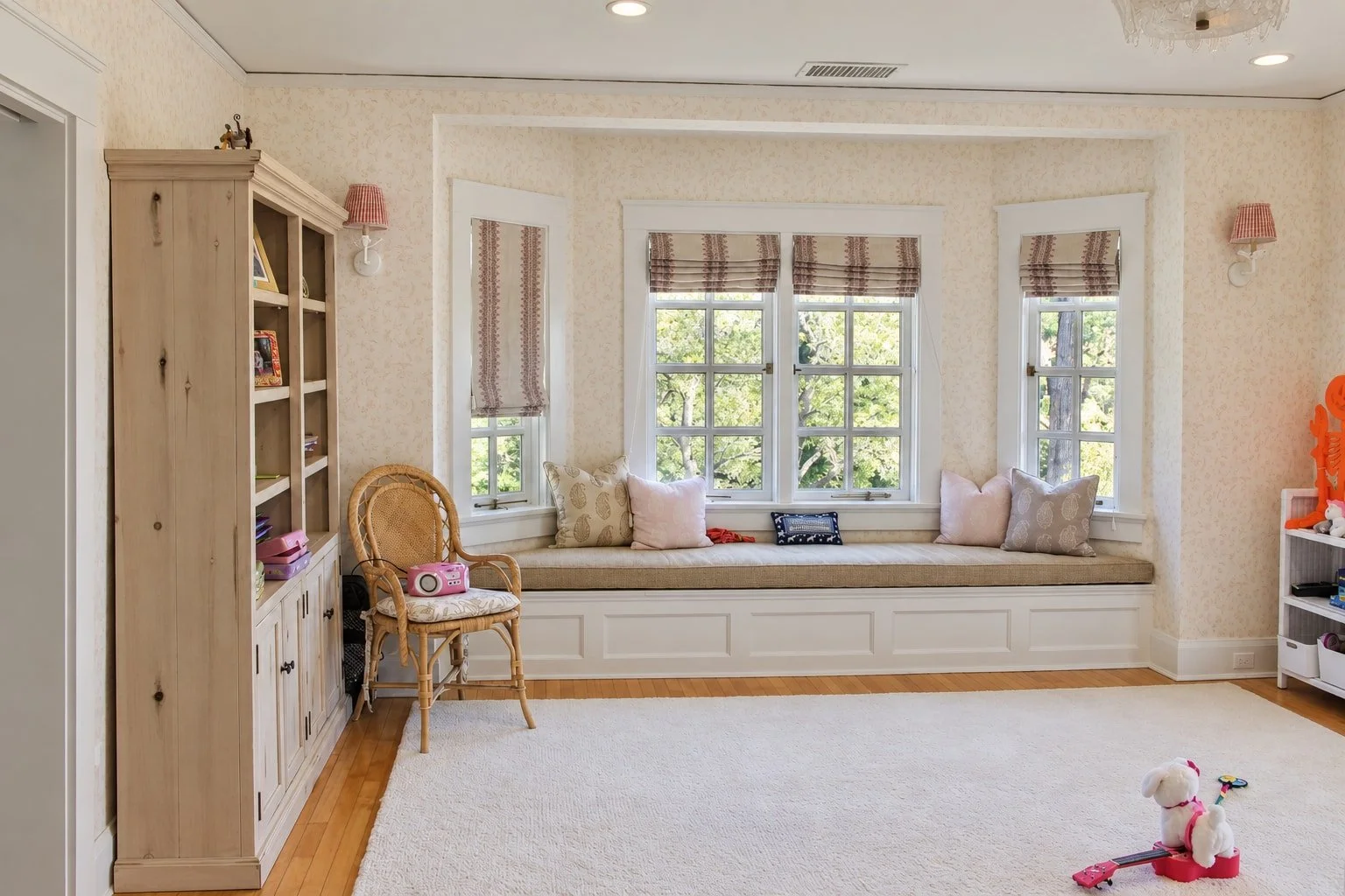 34_PL-4107_bedroom-window-seat-wide-view.jpg