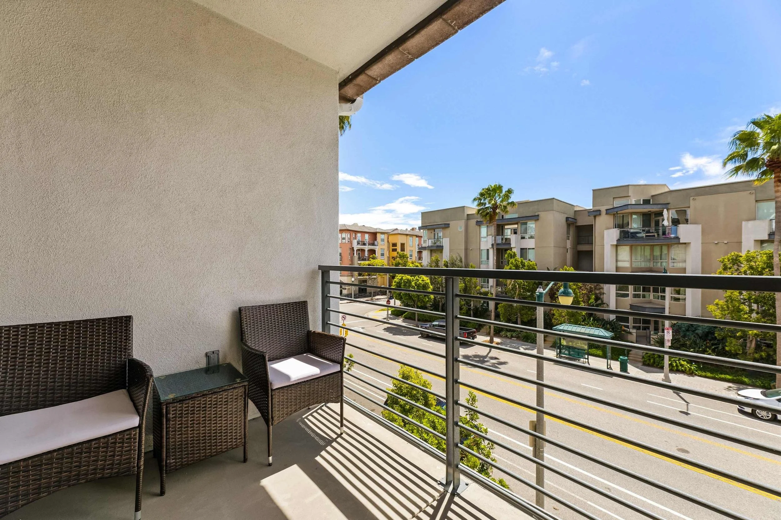 PL-4401-playa-vista-contemporary-condominium-004.jpg