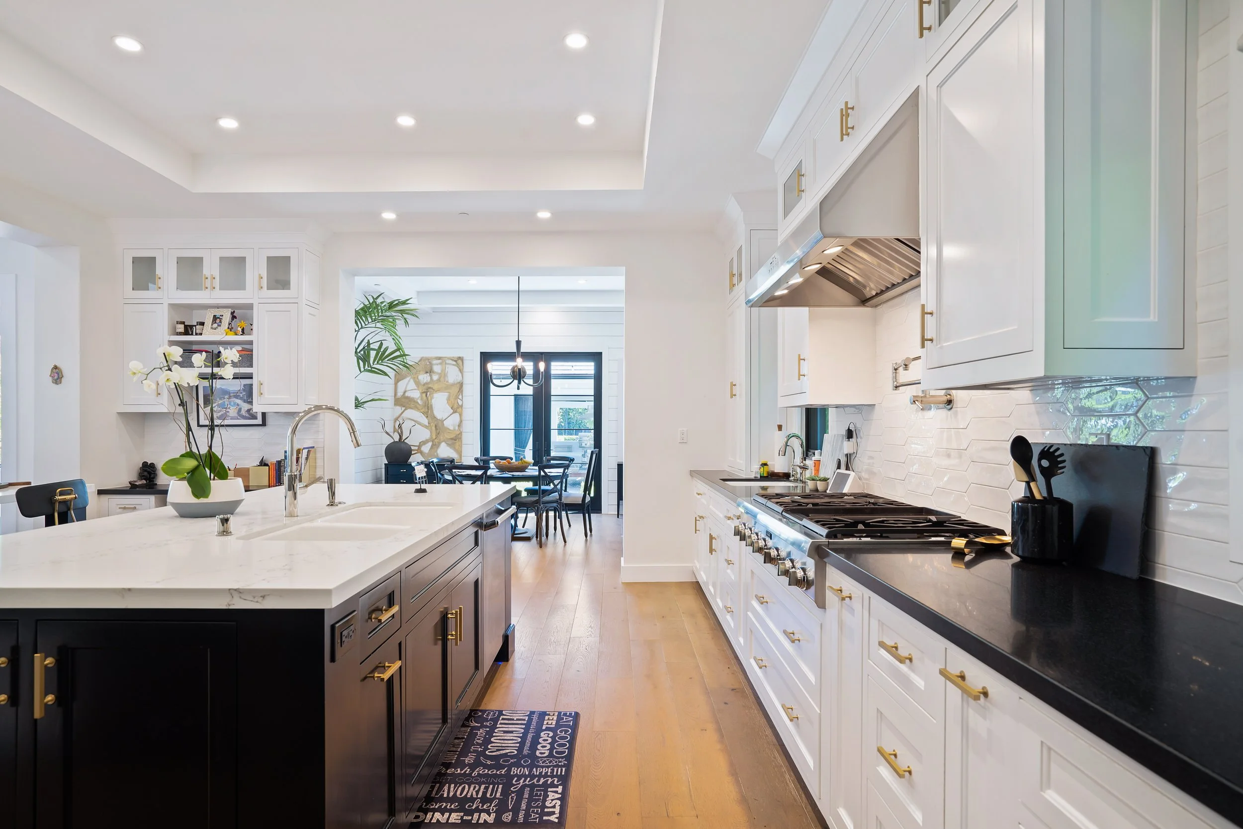 Collins-25-kitchen2.jpg