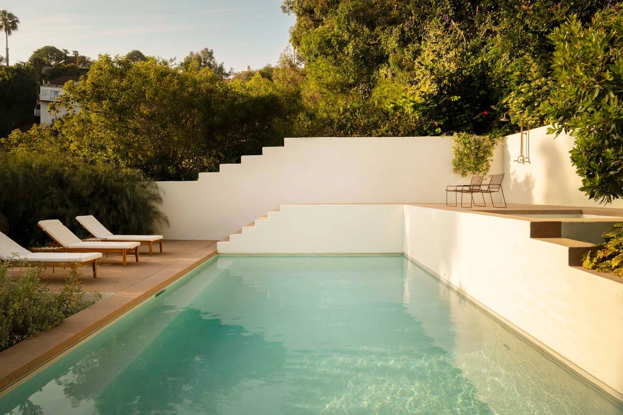 PL6014-040-pool-stepped-wall-loungers-canyon-trees.jpg