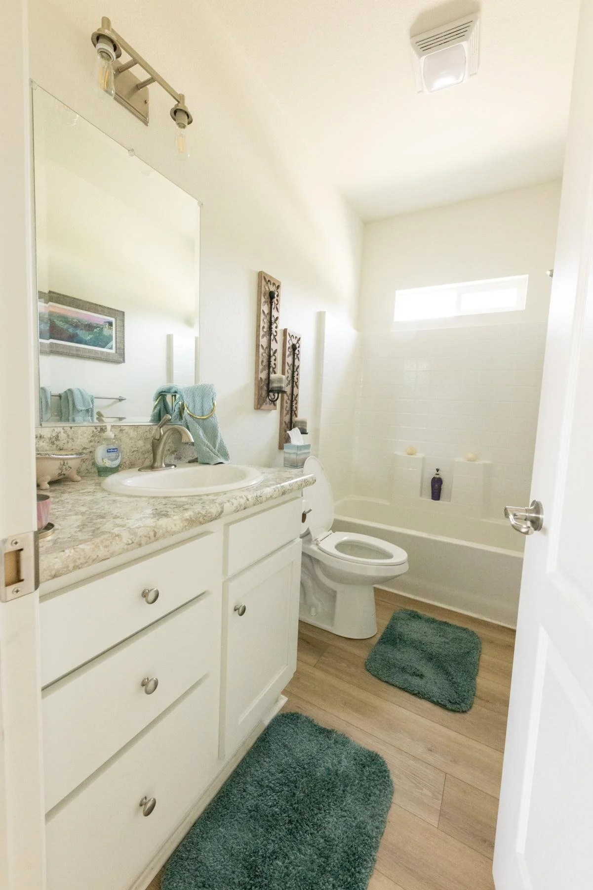 057-sand-canyon-guest-cottage-bathroom.jpg