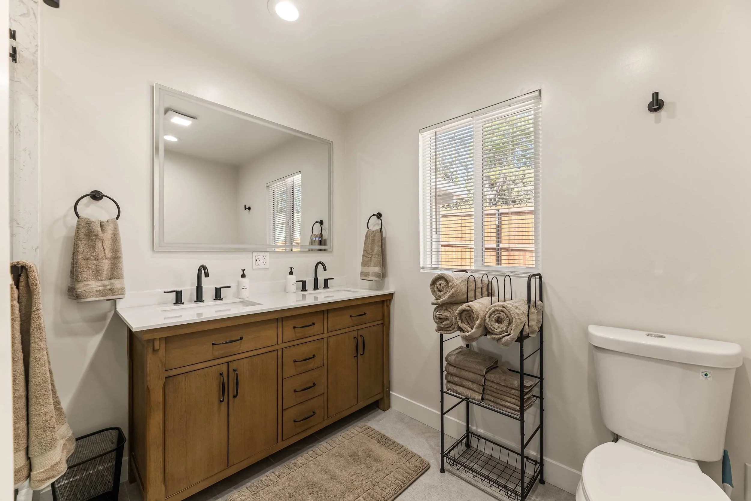 PL-7701-eagle-rock-warm-contemporary-021.jpg