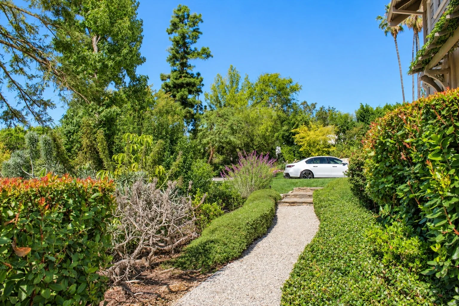 62_PL-4107_landscaped-walk.jpg