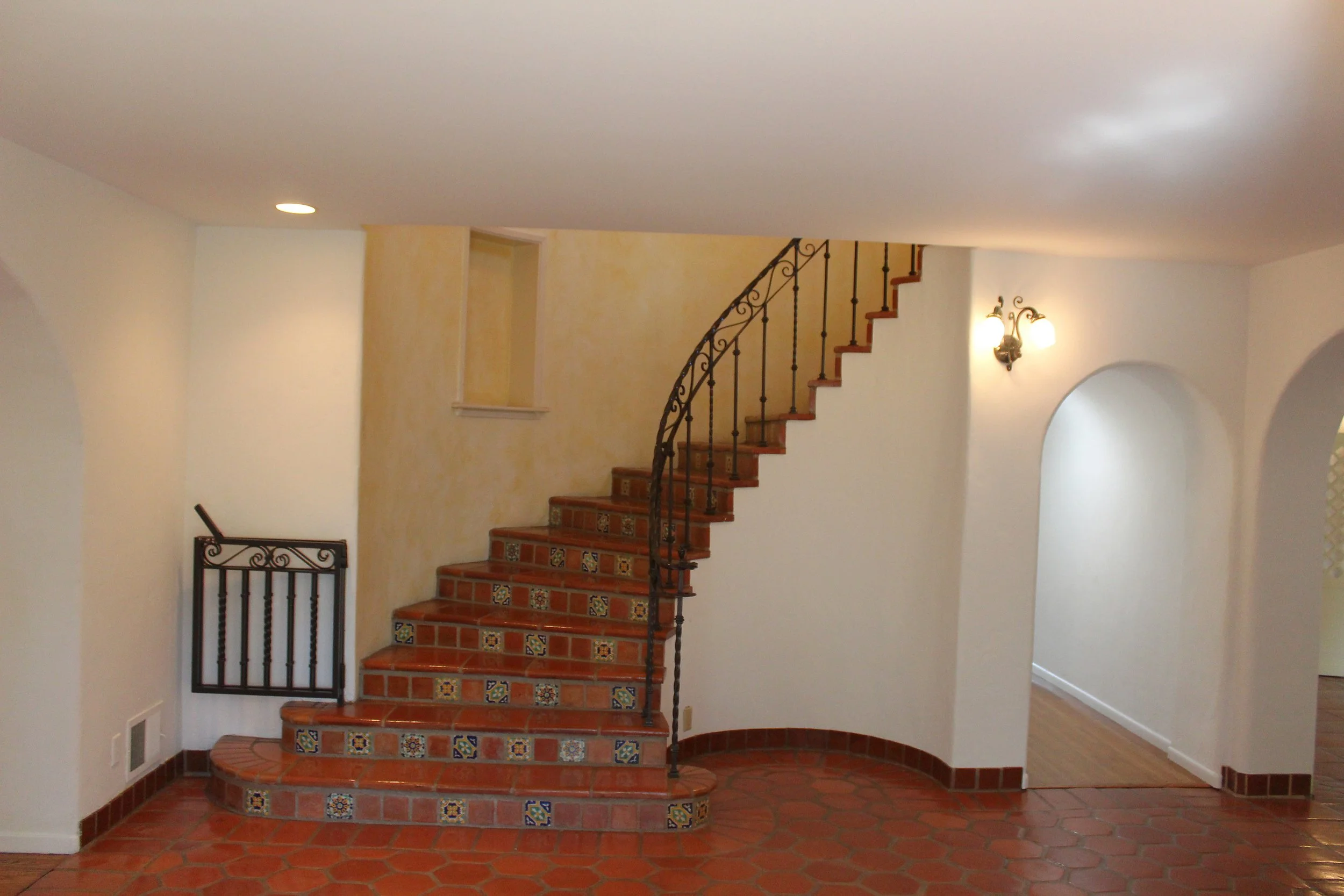 07_PL-4106_tile-staircase.jpg