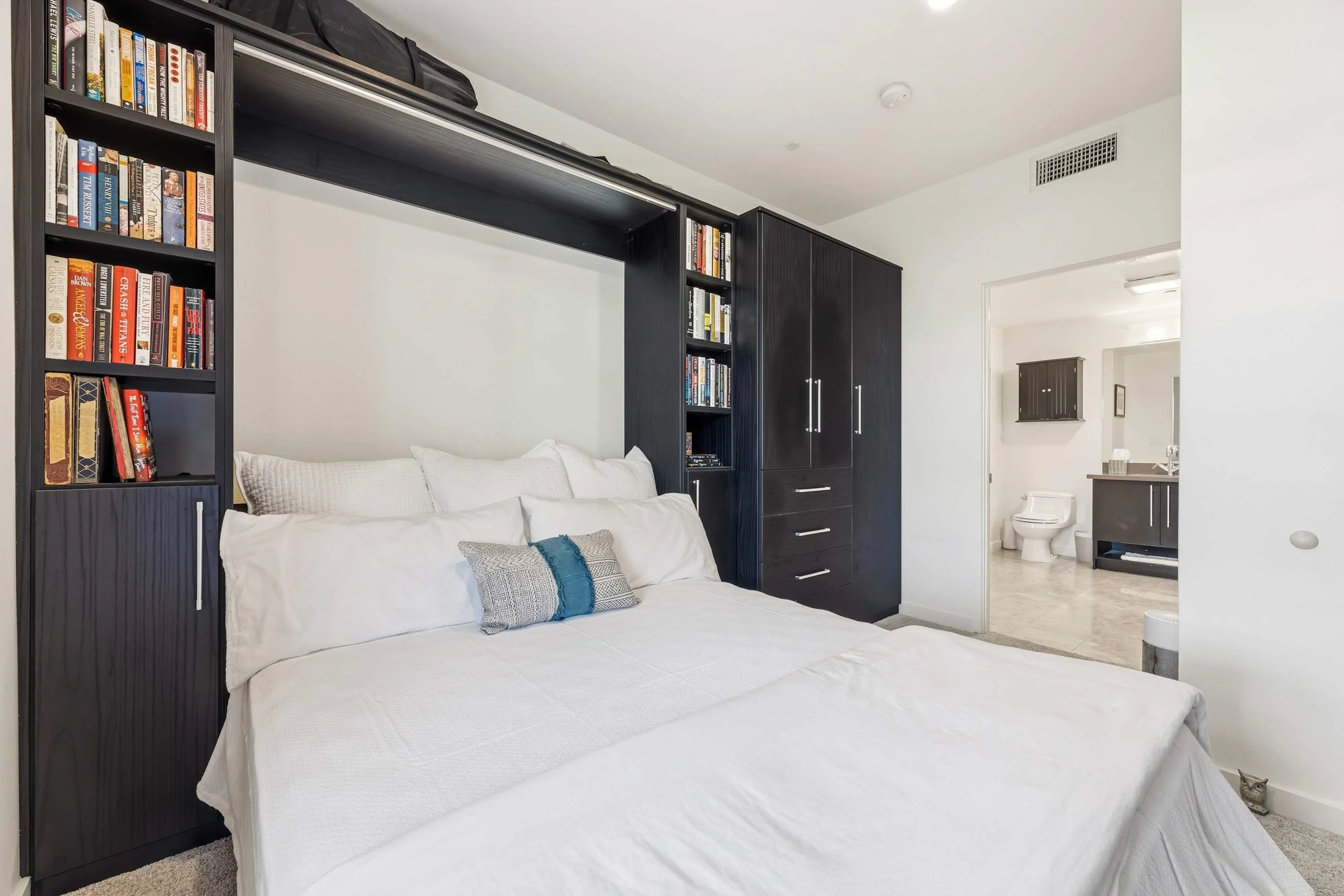 PL-4401-playa-vista-contemporary-condominium-012.jpg