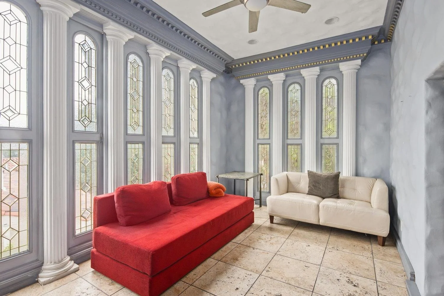 033-castle-ivar-windowed-sitting-area.jpg
