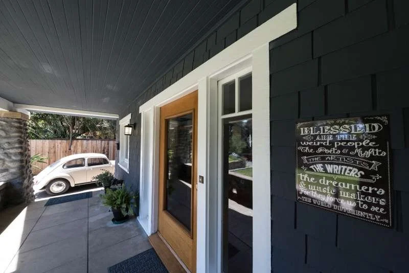 007_10942_porch.jpg
