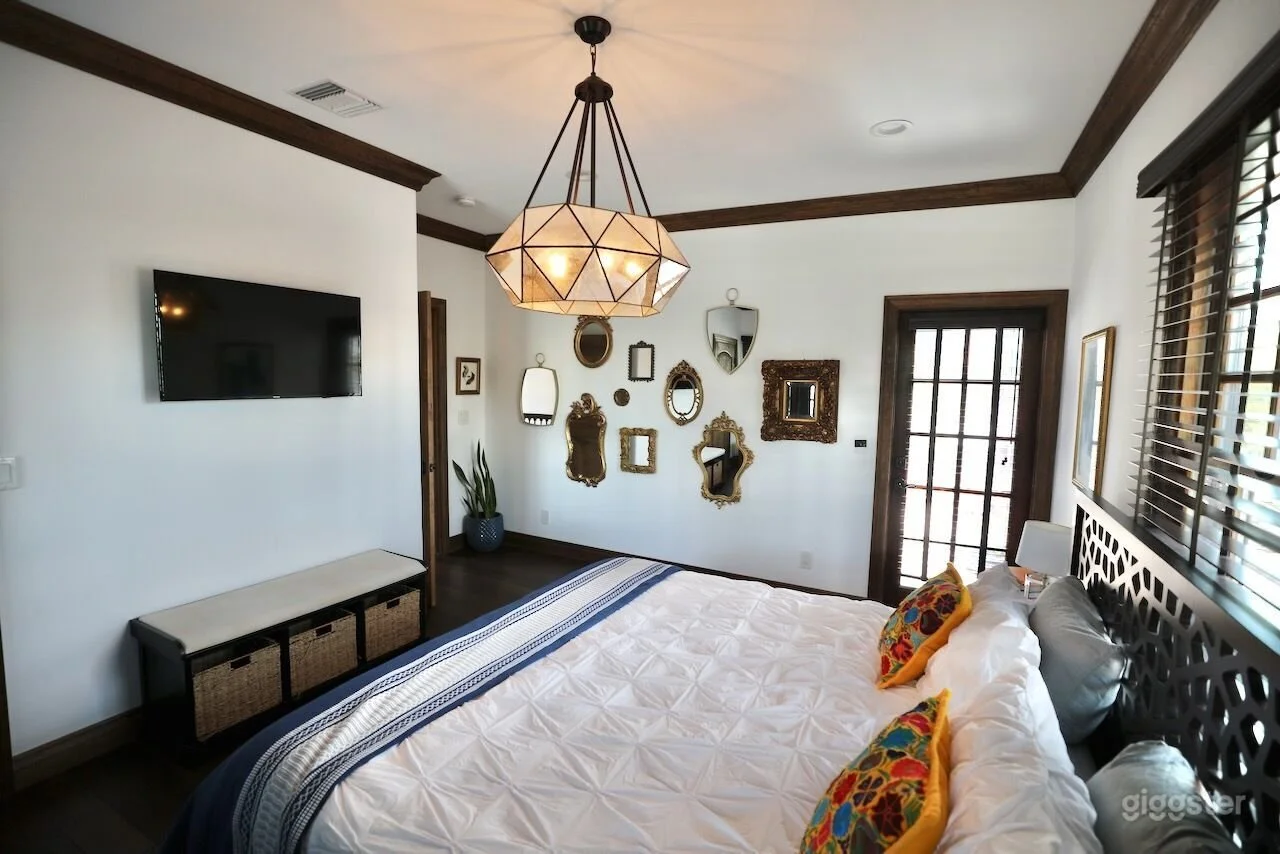 086_Toluca_Lake_Spanish_Revival.jpg