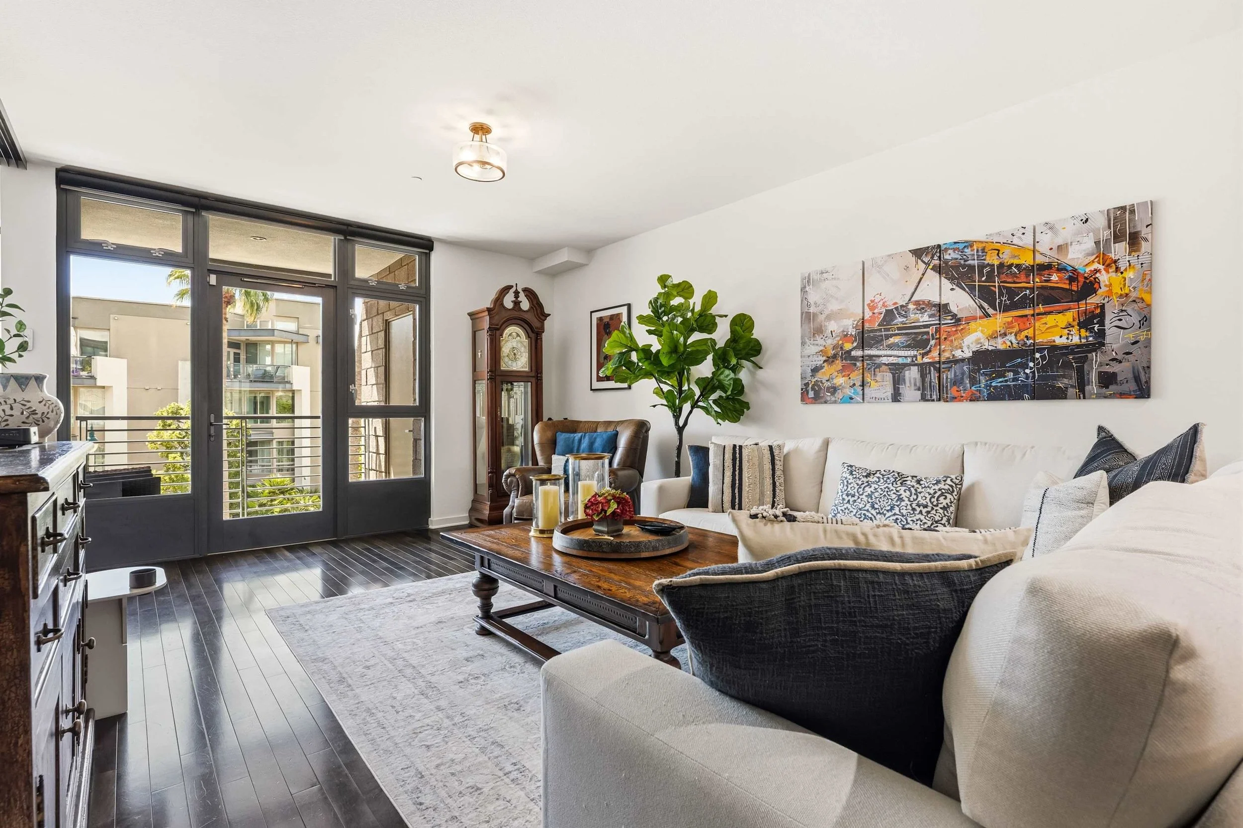 PL-4401-playa-vista-contemporary-condominium-033.jpg