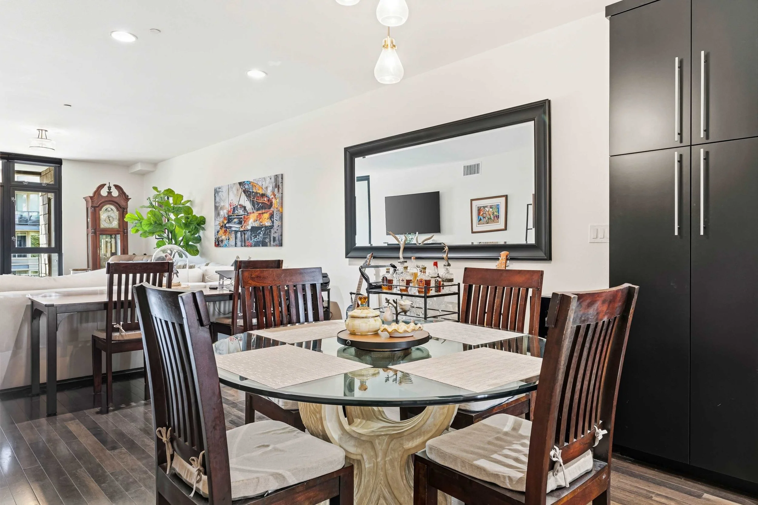 PL-4401-playa-vista-contemporary-condominium-030.jpg