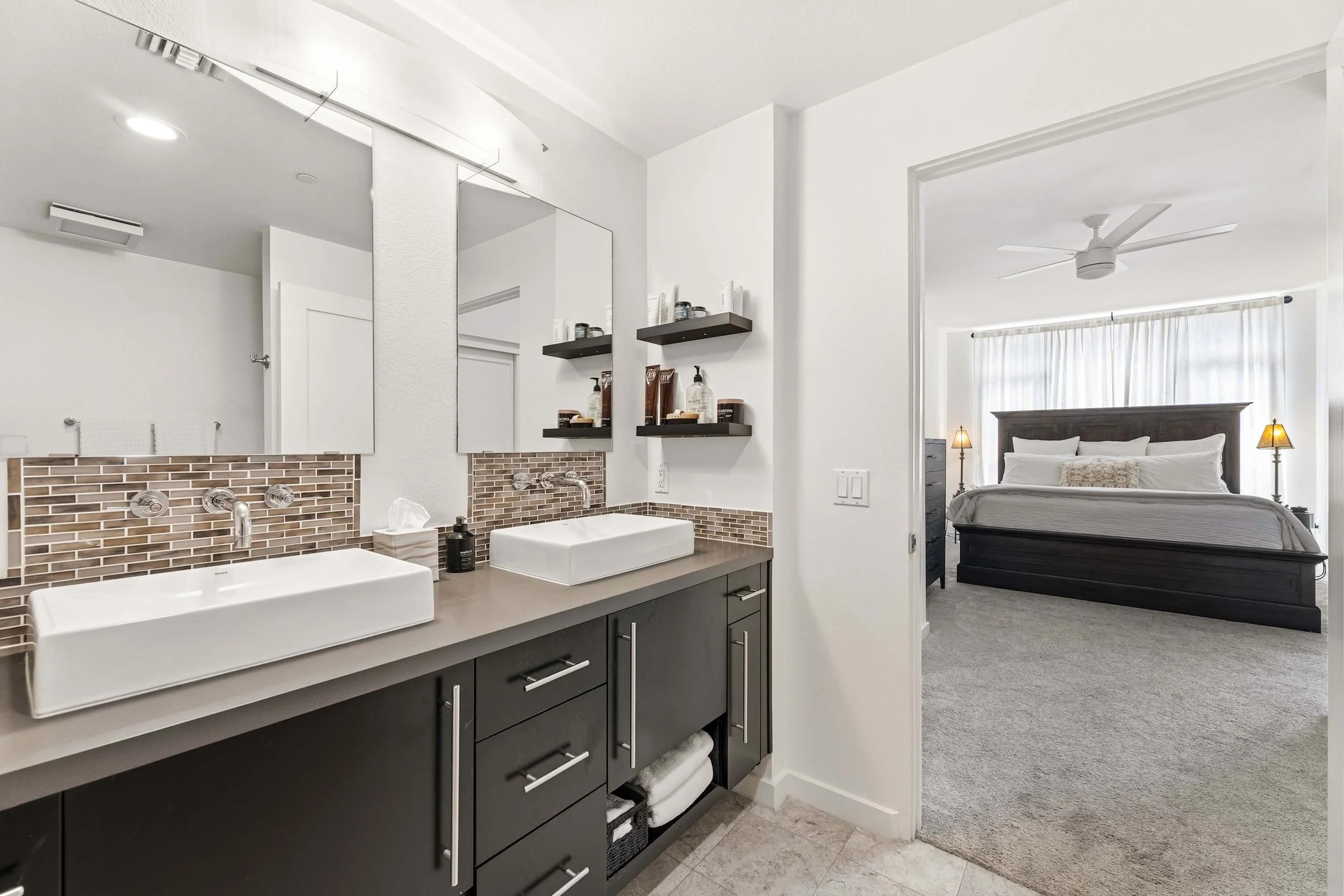 PL-4401-playa-vista-contemporary-condominium-019.jpg