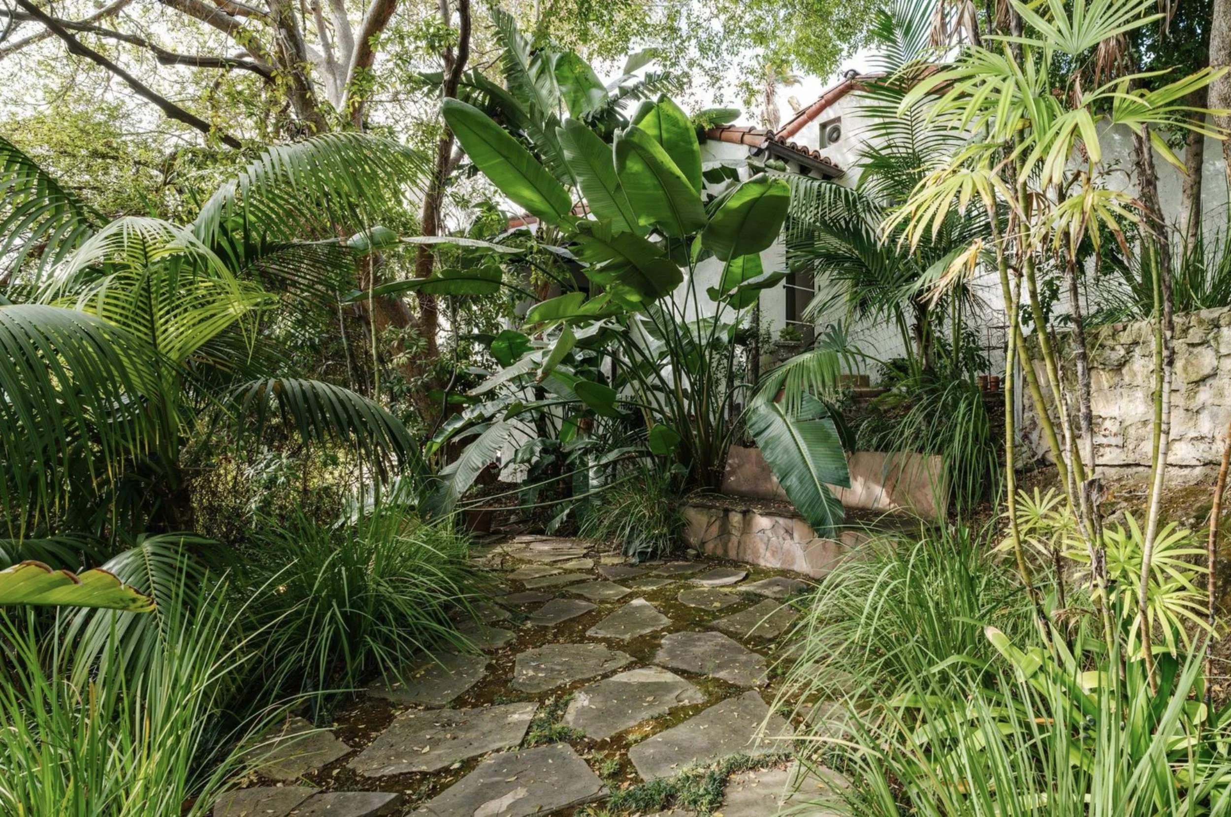 Hollywood_Hills_Estate_16.jpg