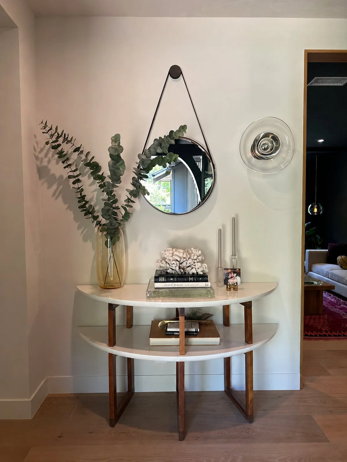 Entry console, round mirror and floral arrangement. | PL-3803