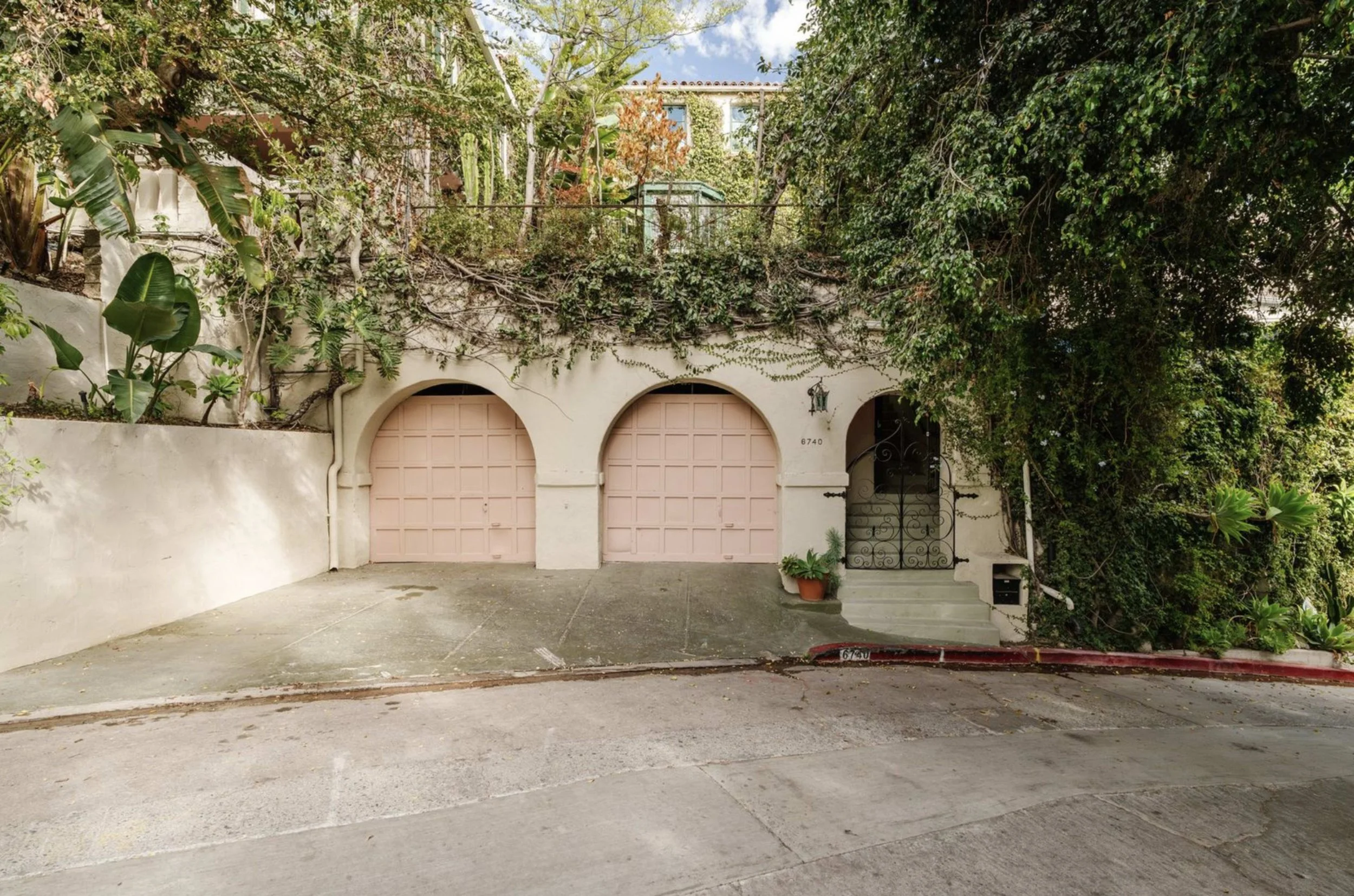 Hollywood_Hills_Estate_17.jpg