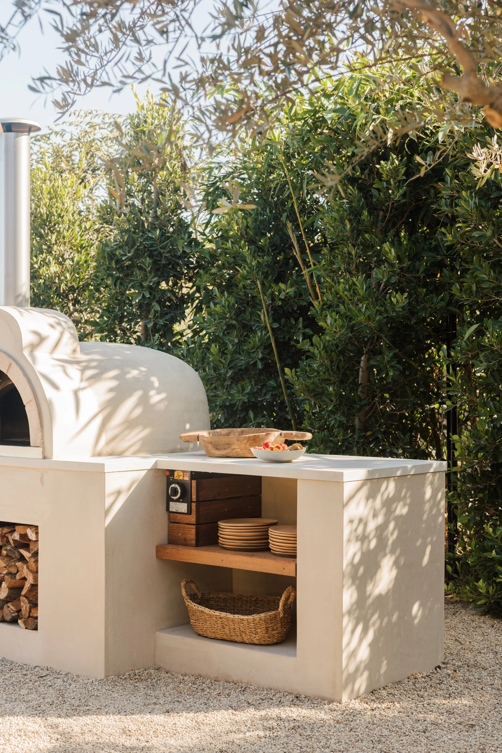 Outdoor pizza oven and garden counter