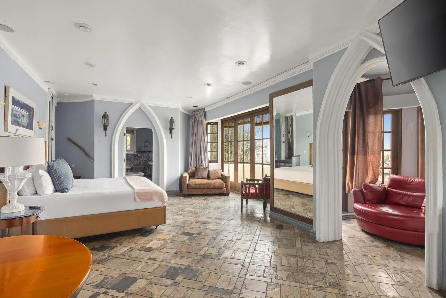 021-castle-ivar-stone-floor-suite.jpg