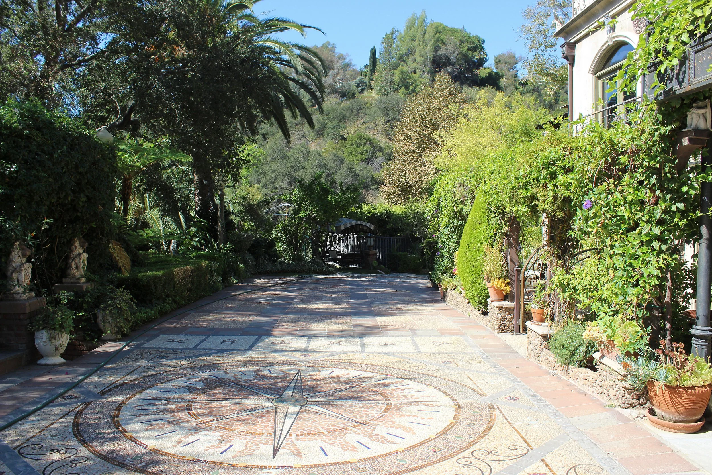 03_PL-3802_mosaic-courtyard.jpg