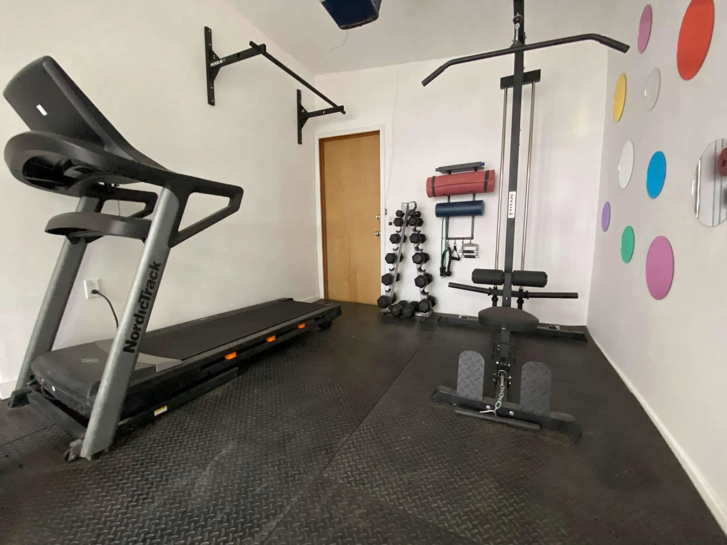 038_Gym.jpg