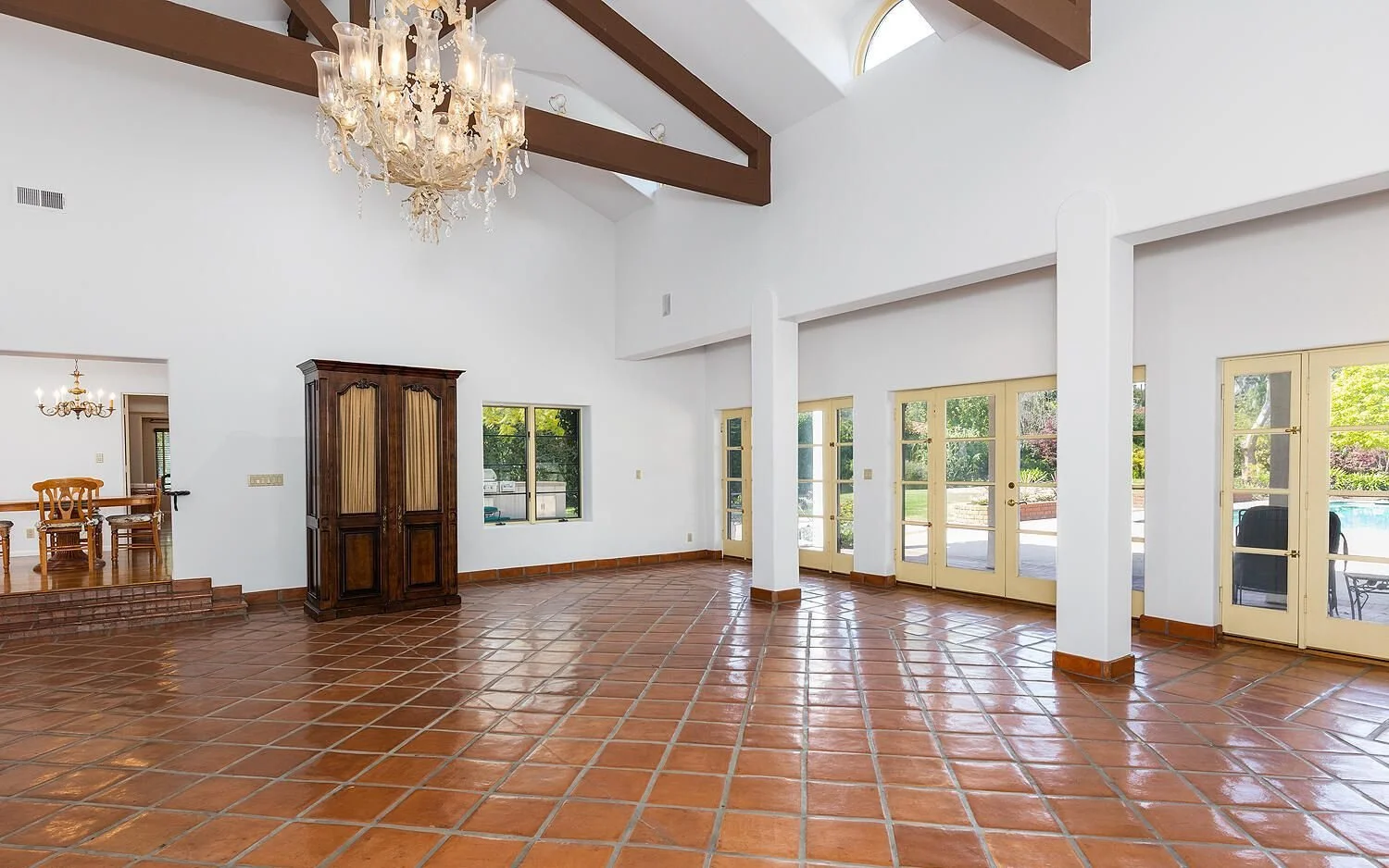 08_PL-4106_great-room-reverse.jpg