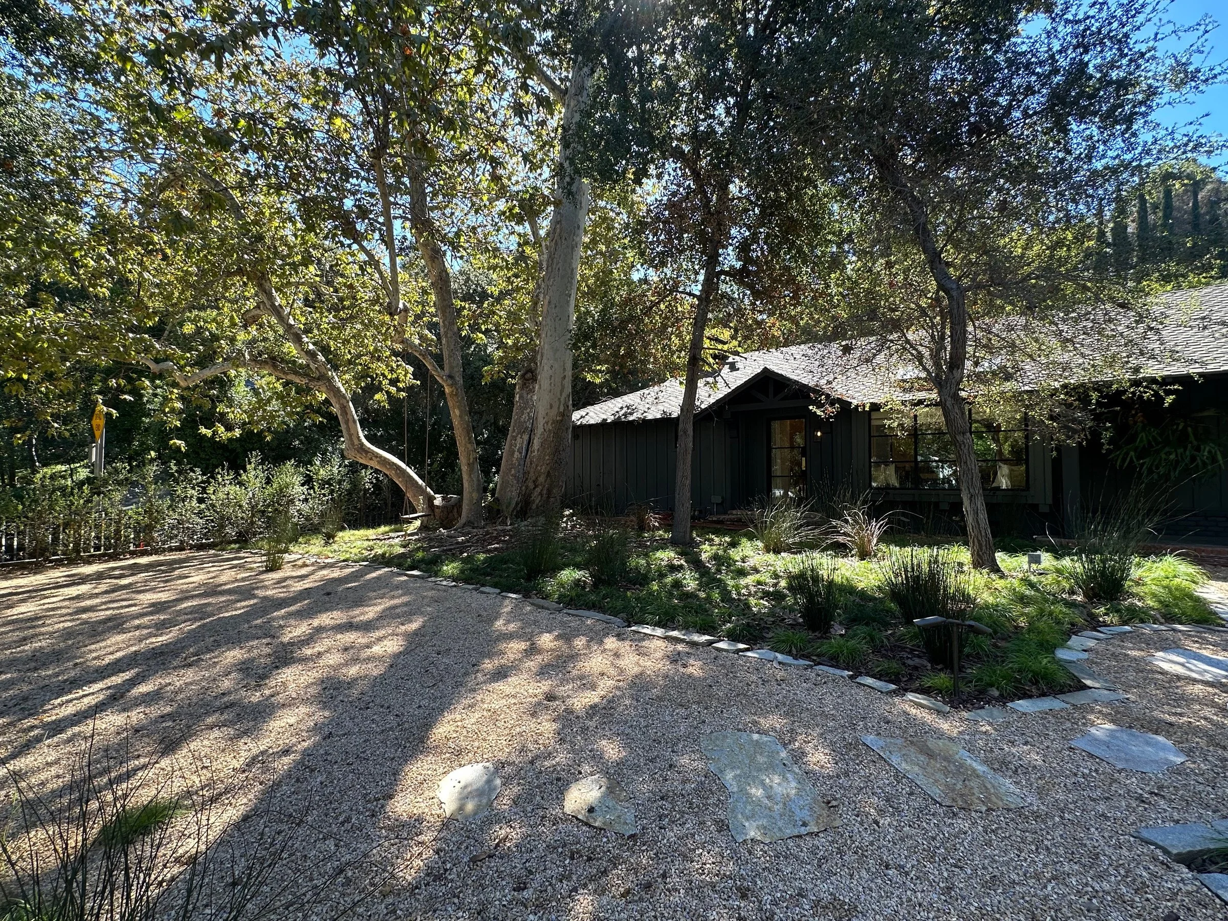Shaded front garden and broad view of the ranch house. | PL-3803