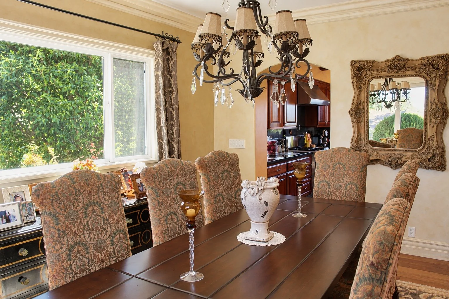 08-formal-dining-room.jpg