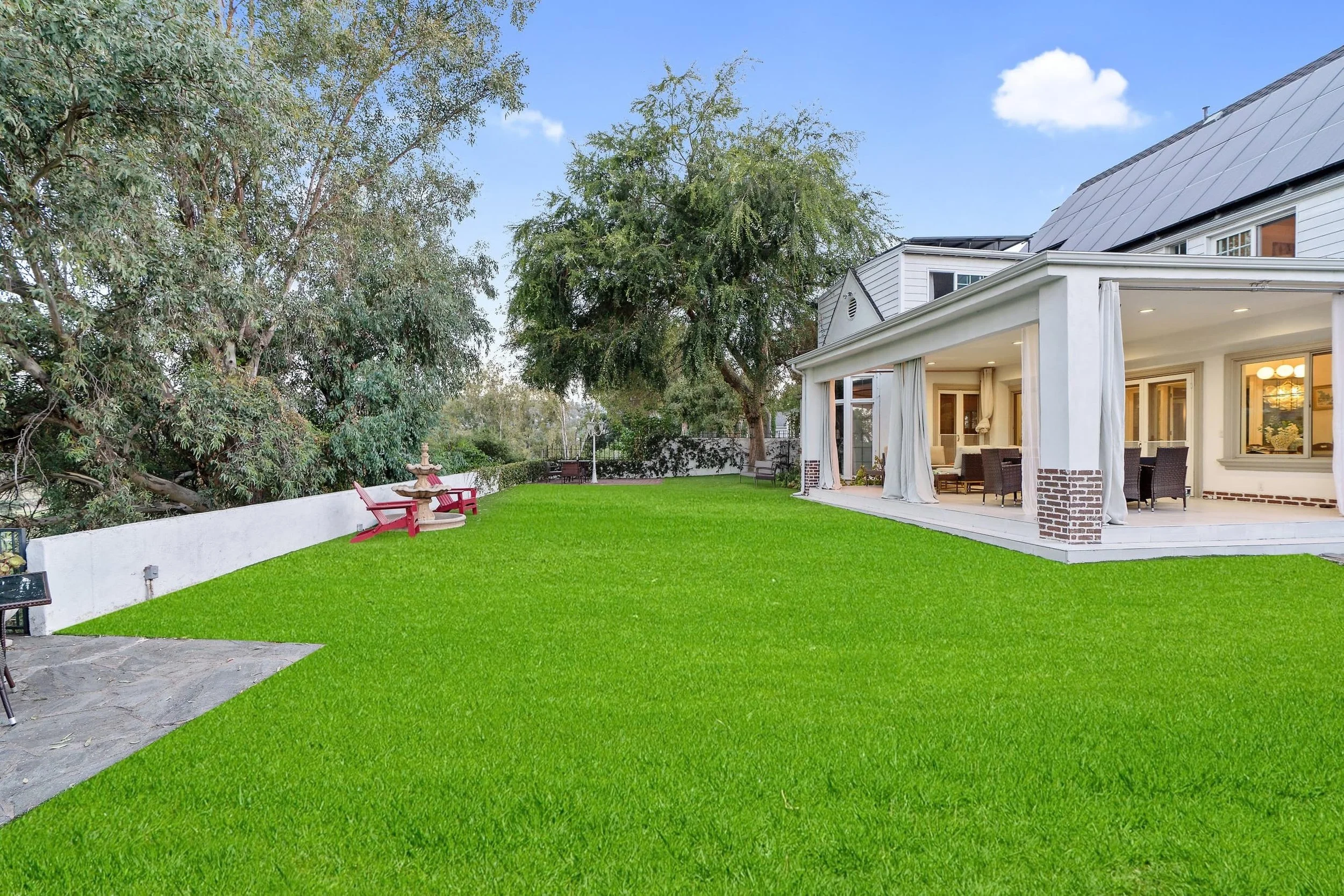 PL4102-038-rear-facade-and-garden-lawn.jpg