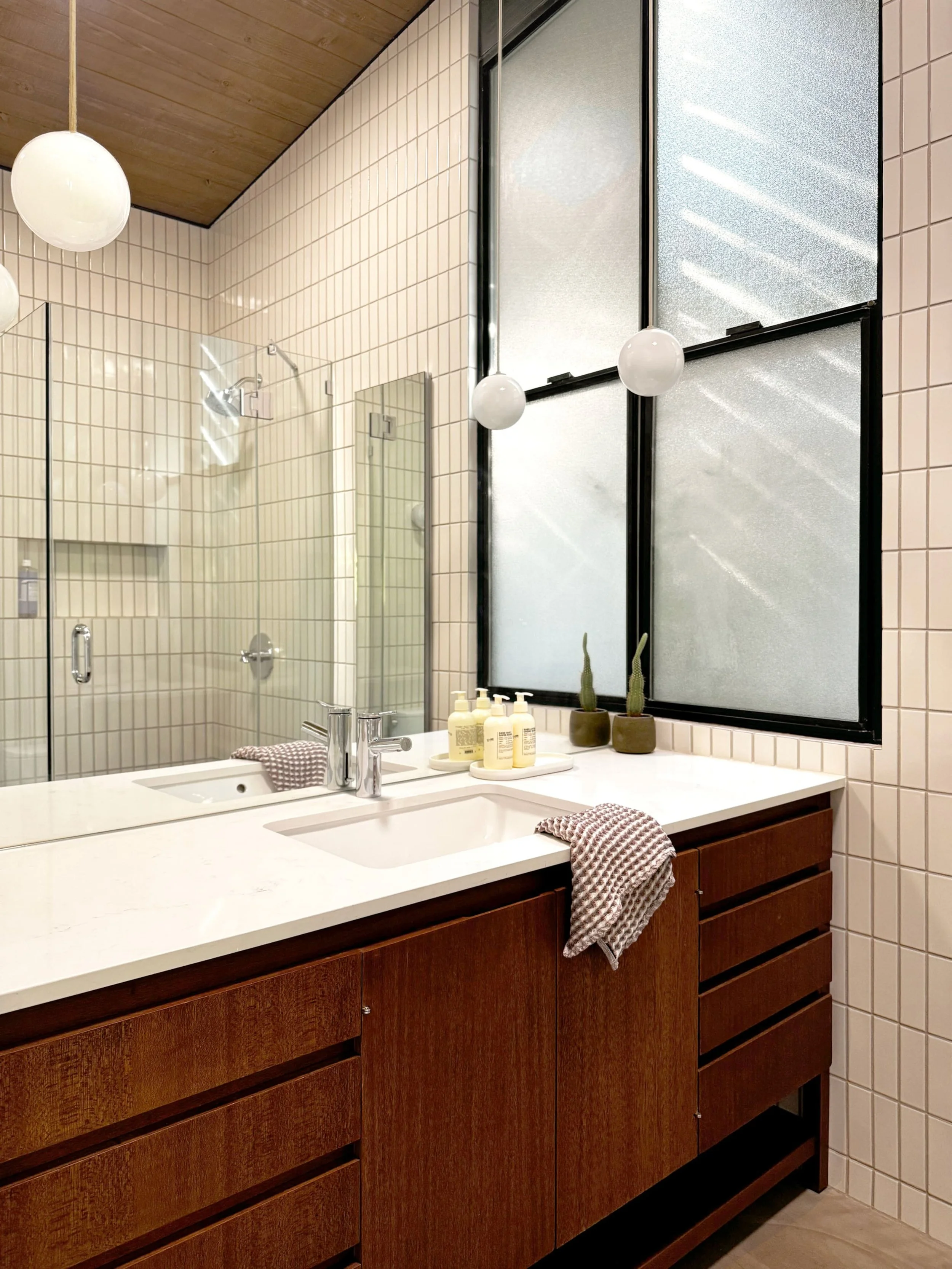 22_full_bathroom_1_image_1.jpg