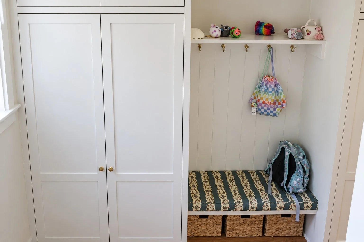 26_PL-4107_built-in-storage-and-bench.jpg